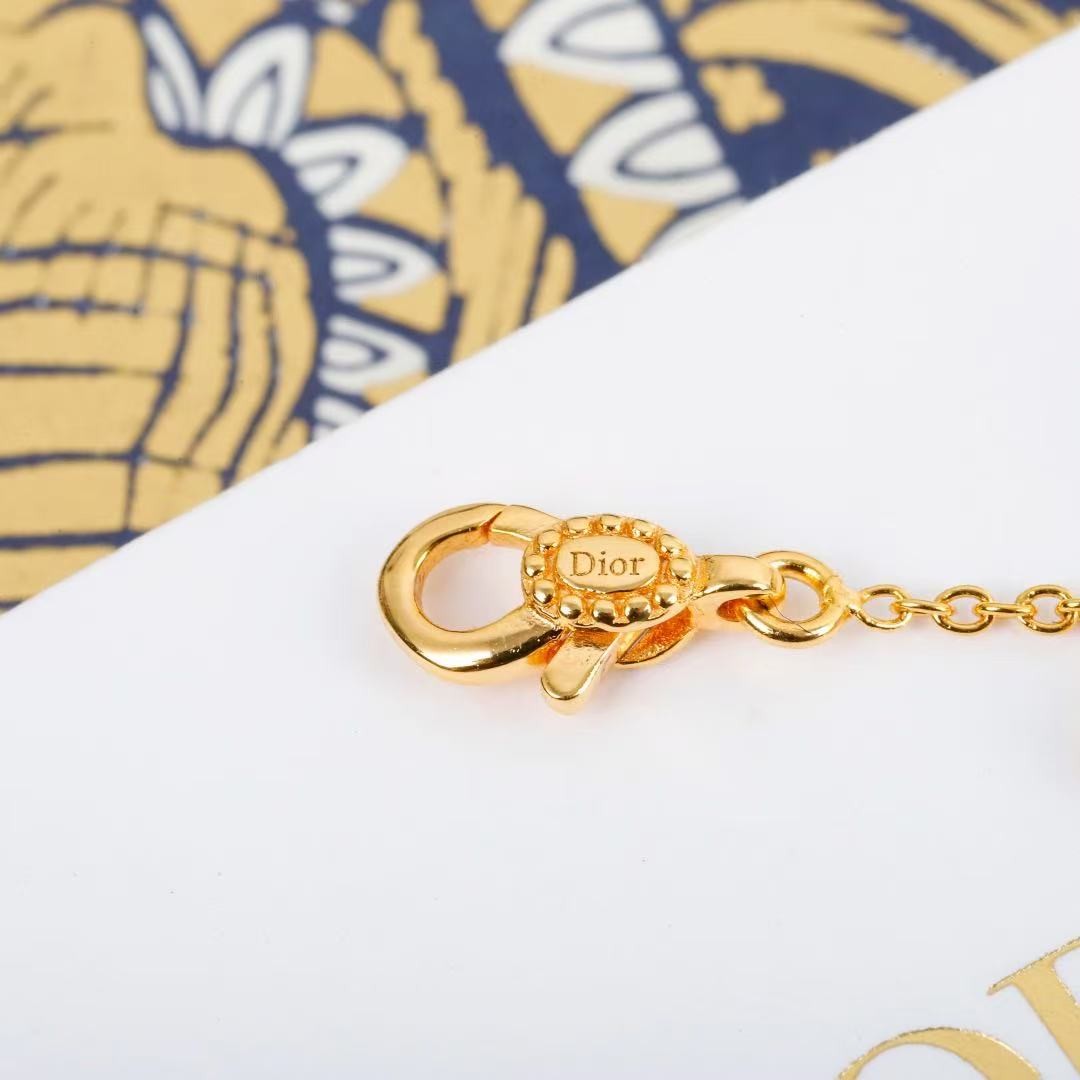 <p>DIOR&nbsp;罗盘手链</p>