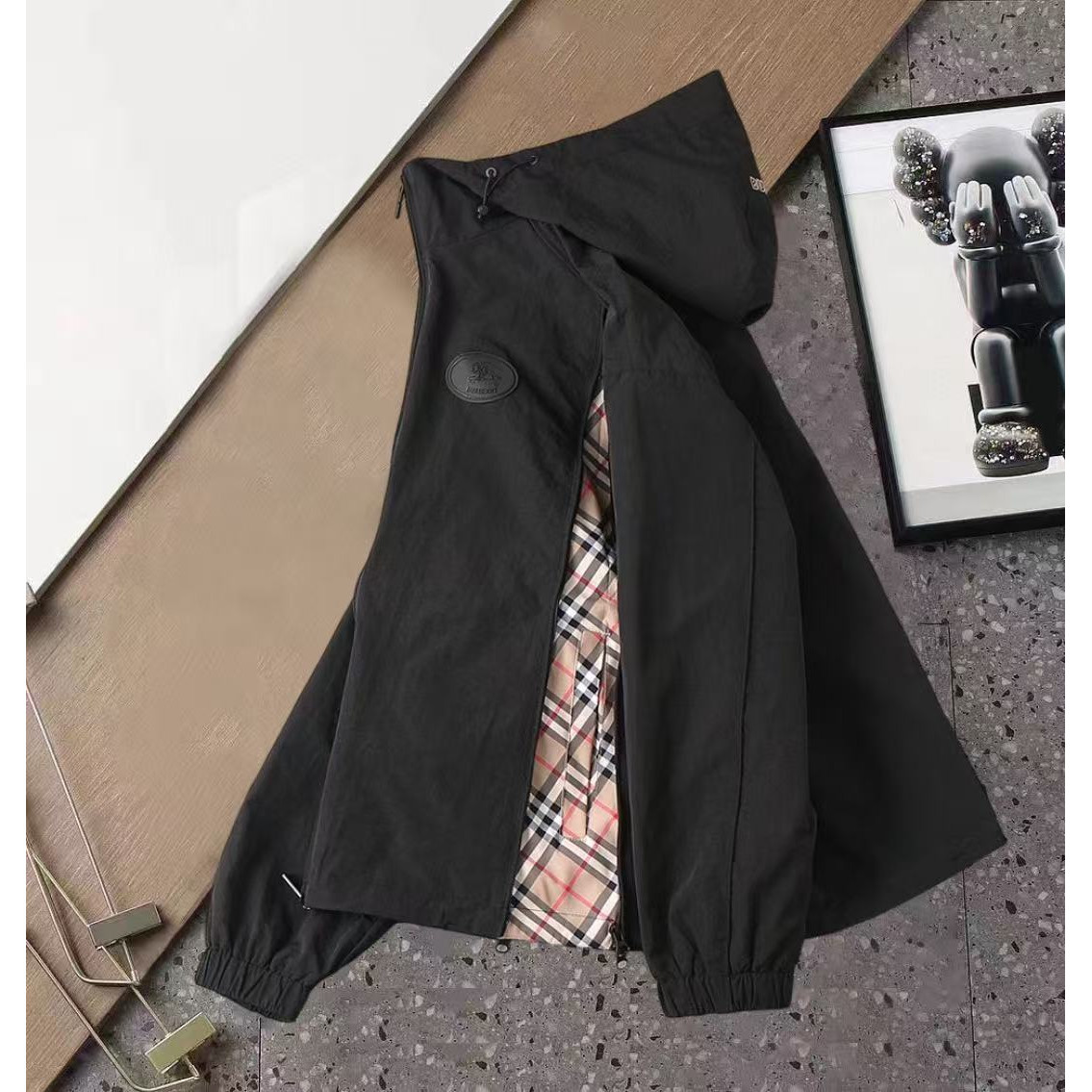 <p>BURBERRY 男士夹克外套(黑)<br />
&nbsp;</p>