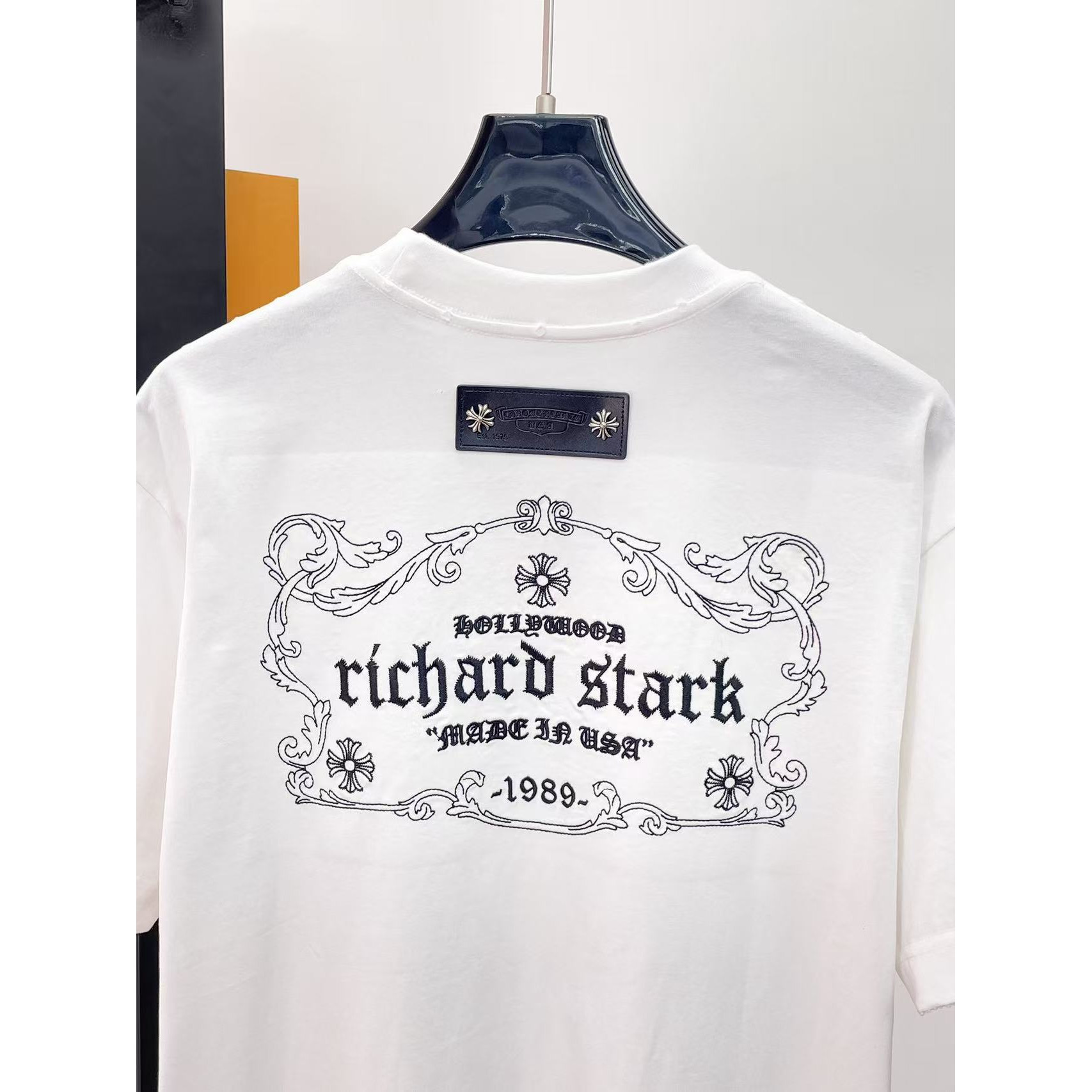 <p>CHROME HEARTS 专柜新款短袖T恤(白)</p>