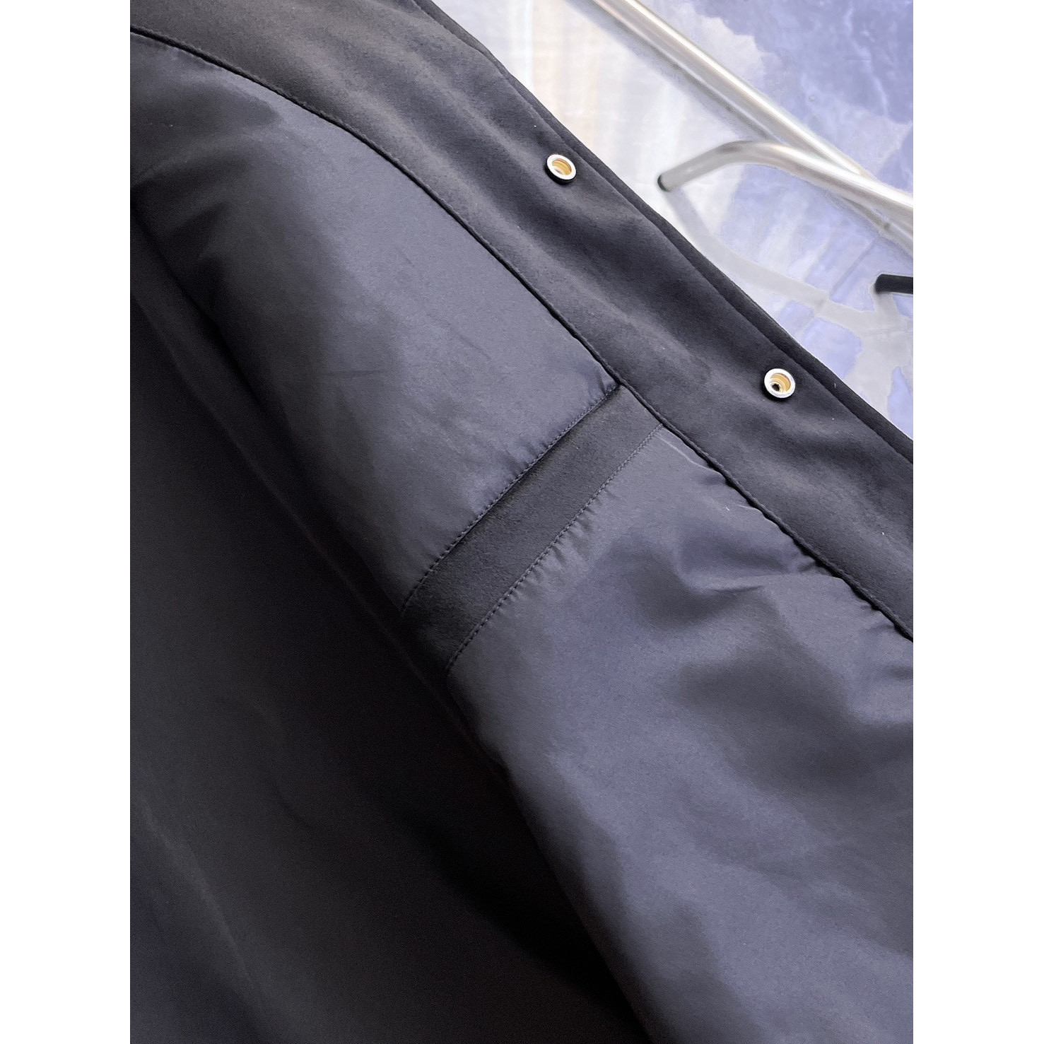 <p>LOEWE 男士夹克外套(黑)</p>