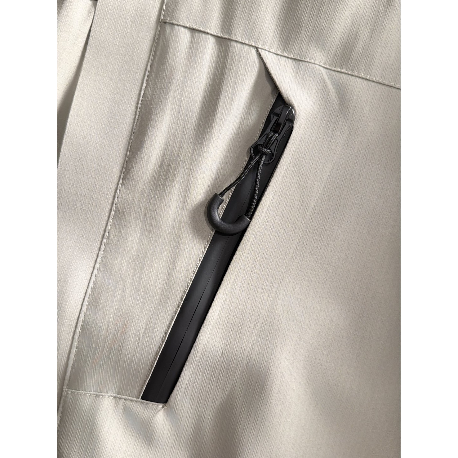 <p>DIOR&nbsp;最新款拉链风衣冲锋衣防水夹克外套</p>
