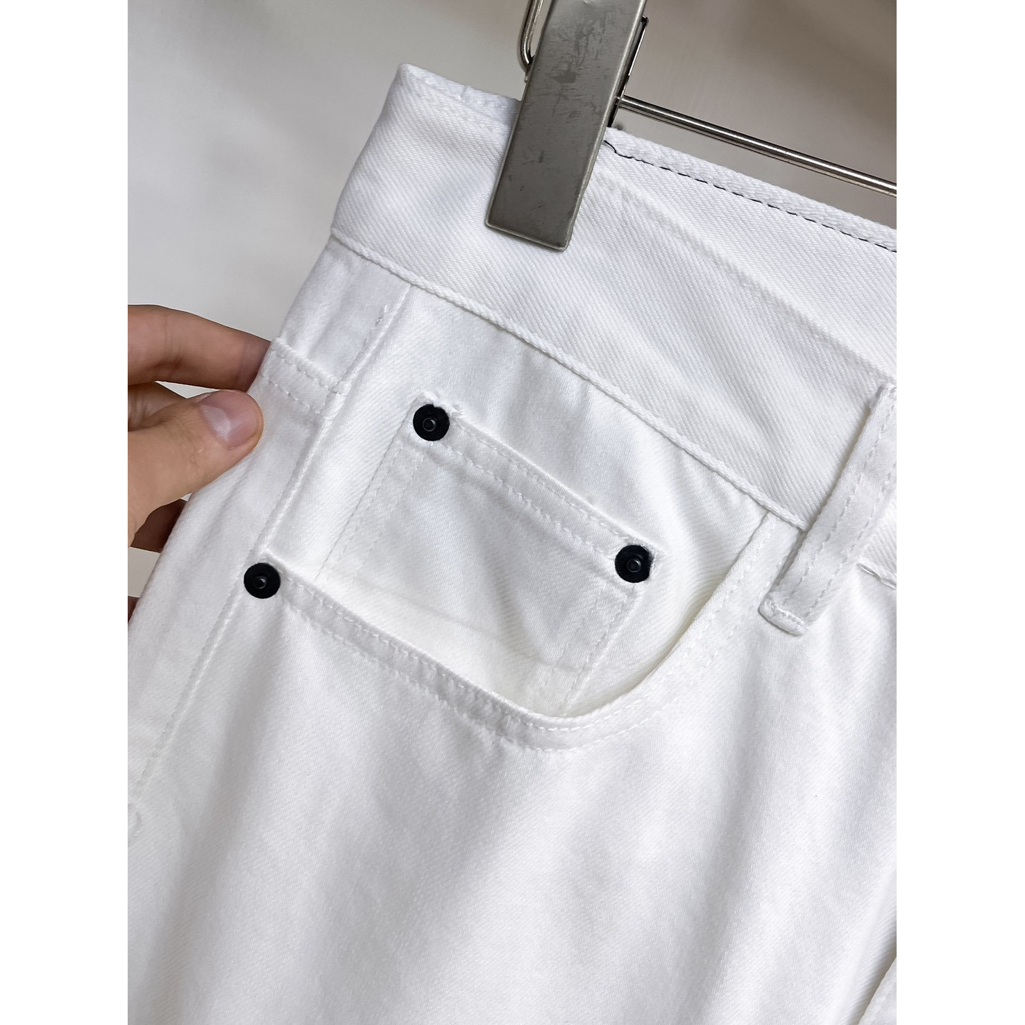 <p>CHROME HEARTS 牛仔裤(白)</p>