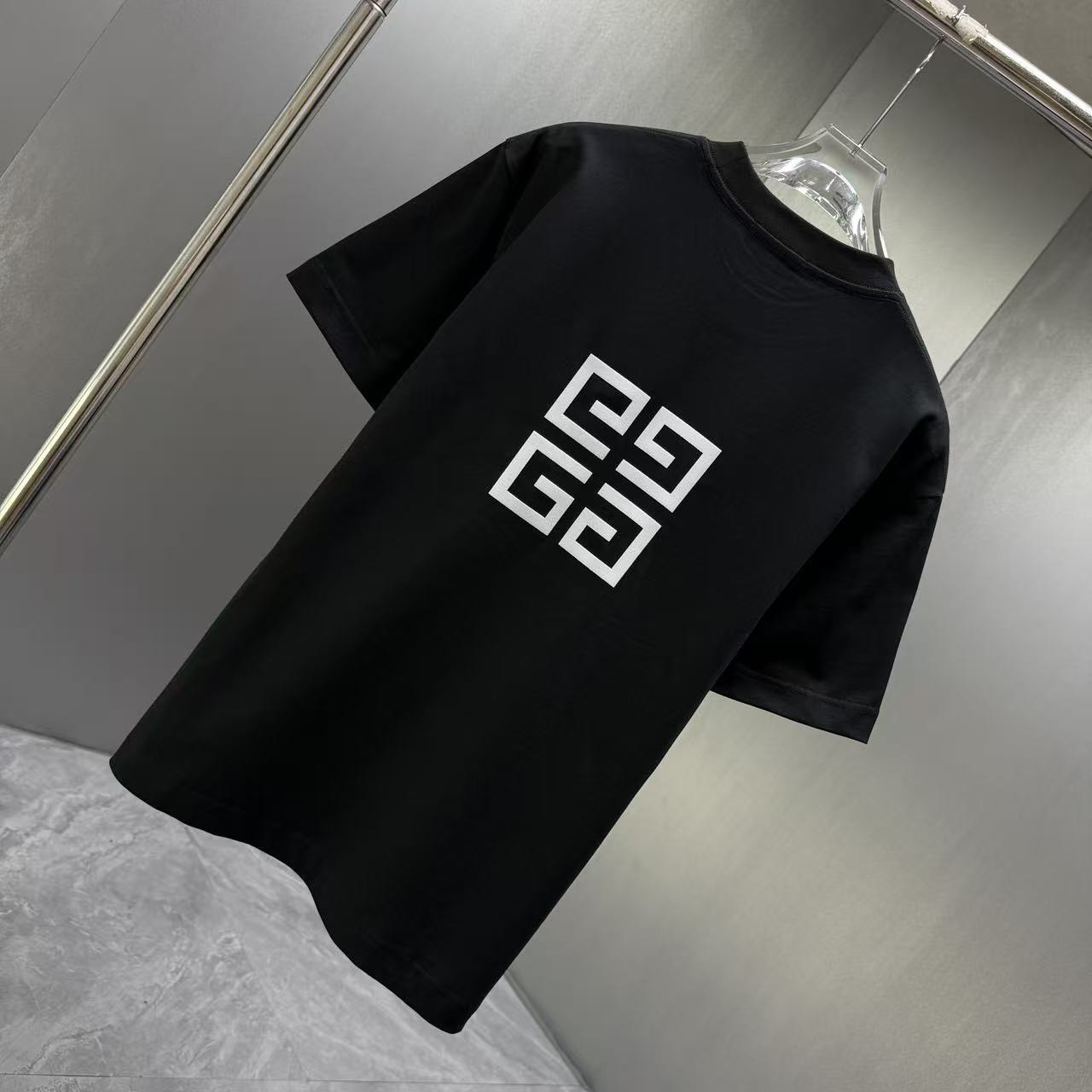 <p>Givenchy 短袖T恤(黑)</p>