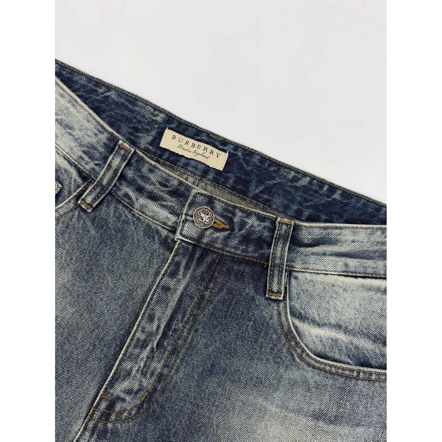 <p>BURBERRY 阔腿直筒牛仔裤(D5621#)</p>