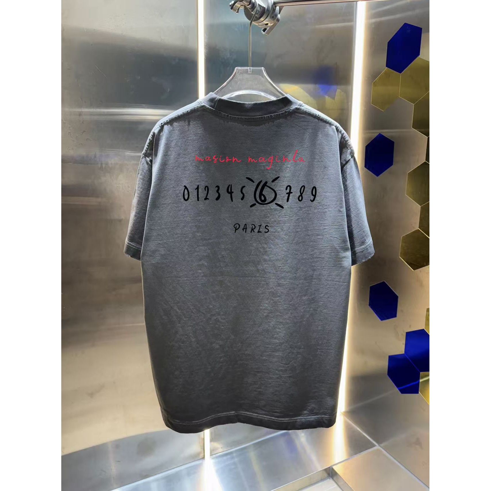 <p>Maison Margiela 洗水磨破短袖T恤(洗水灰)</p>