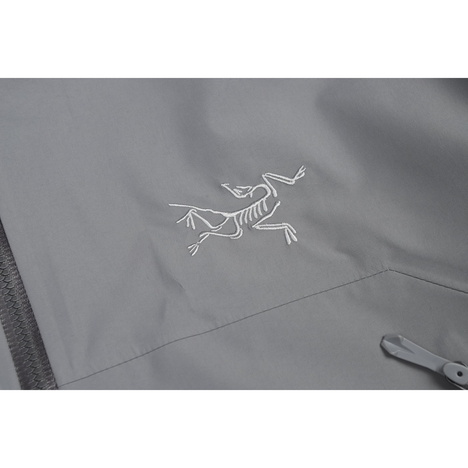 <p>Arc'teryx Bate SL 轻质透气连帽冲锋衣(灰)</p>
