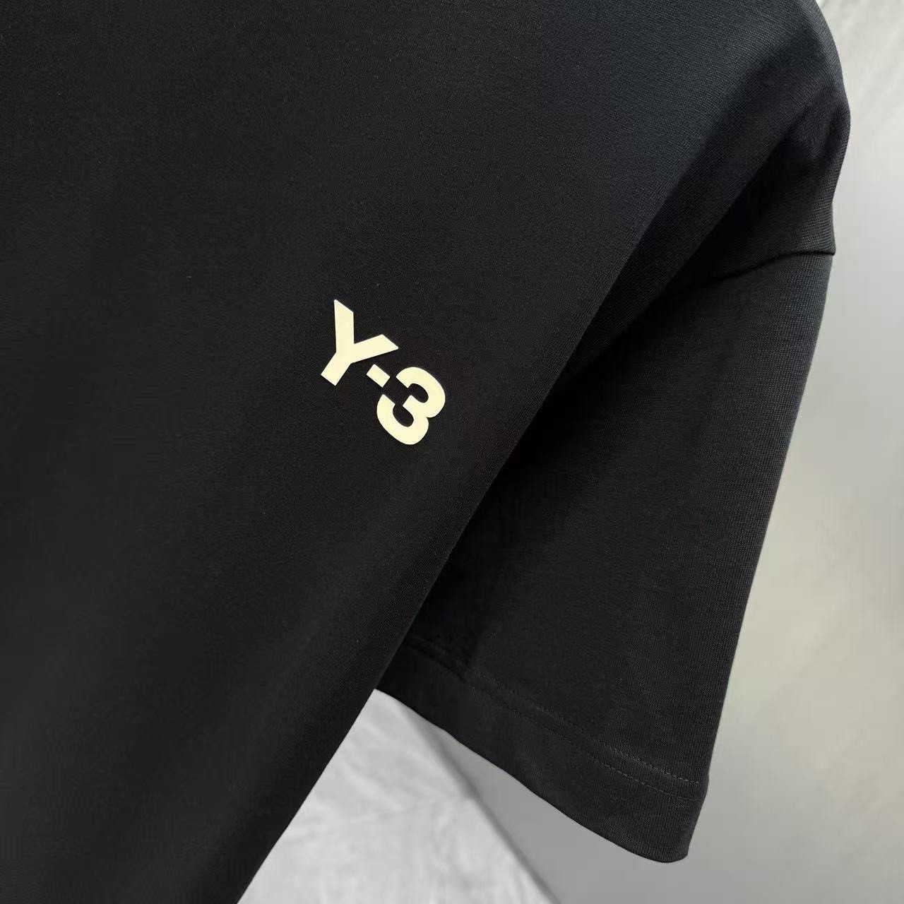 <p>Y-3 短袖T恤(黑)</p>