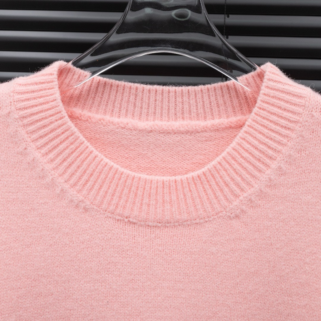 <p>BURBERRY&nbsp;战马 LOGO长袖毛衣(粉)</p>
