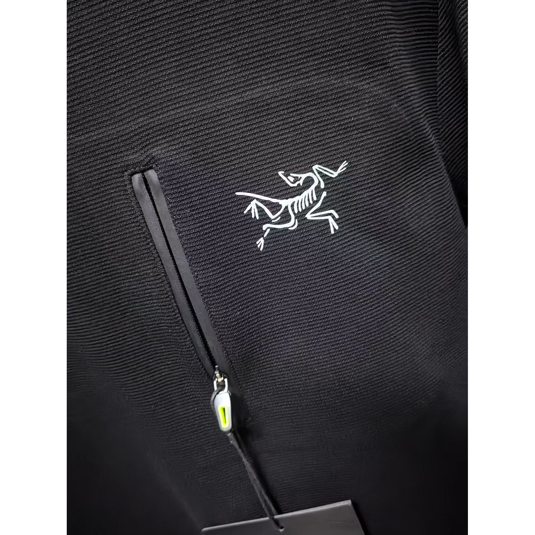 <p>Arc'teryx 新款卫衣(黑)</p>