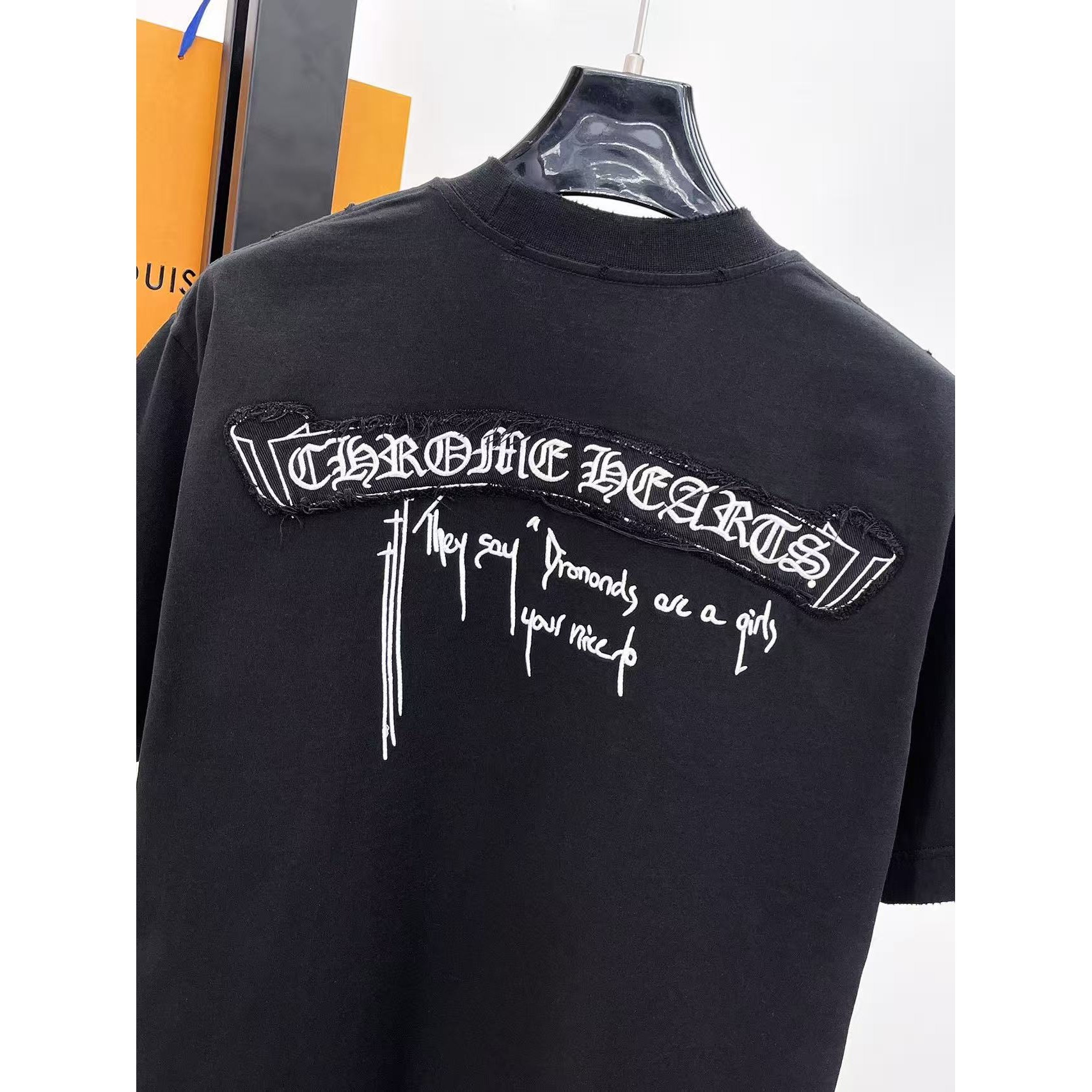 <p>CHROME HEARTS&nbsp;专柜新款短袖T恤(黑)</p>