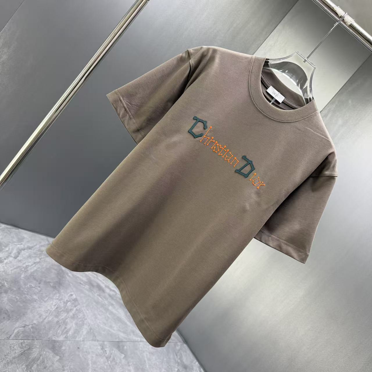 <p>Dior 短袖T恤(棕)</p>