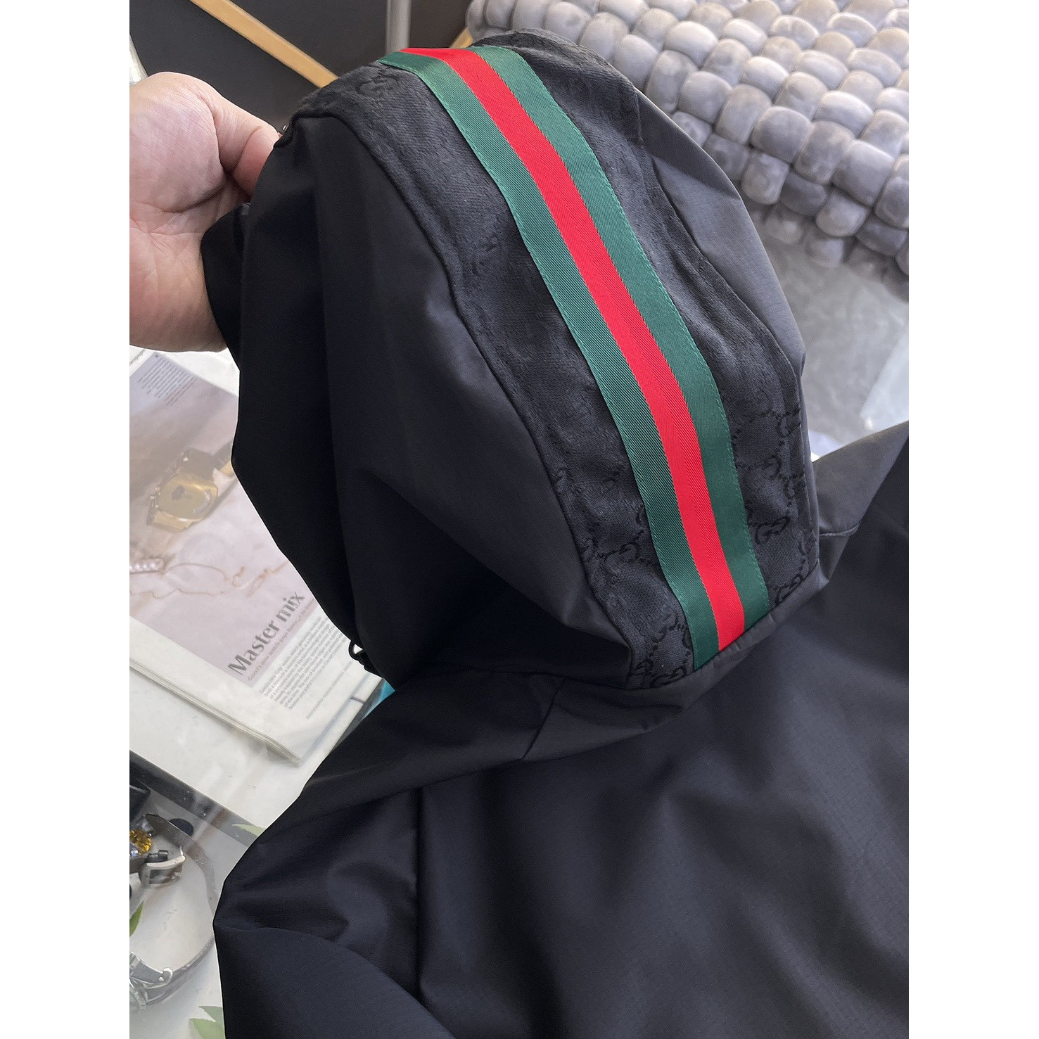 <p>GUCCI&nbsp;男士夹克外套(黑)</p>