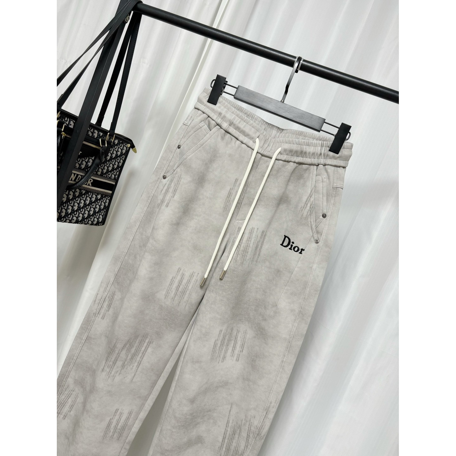 <p>Dior 休闲长裤(灰)</p>
