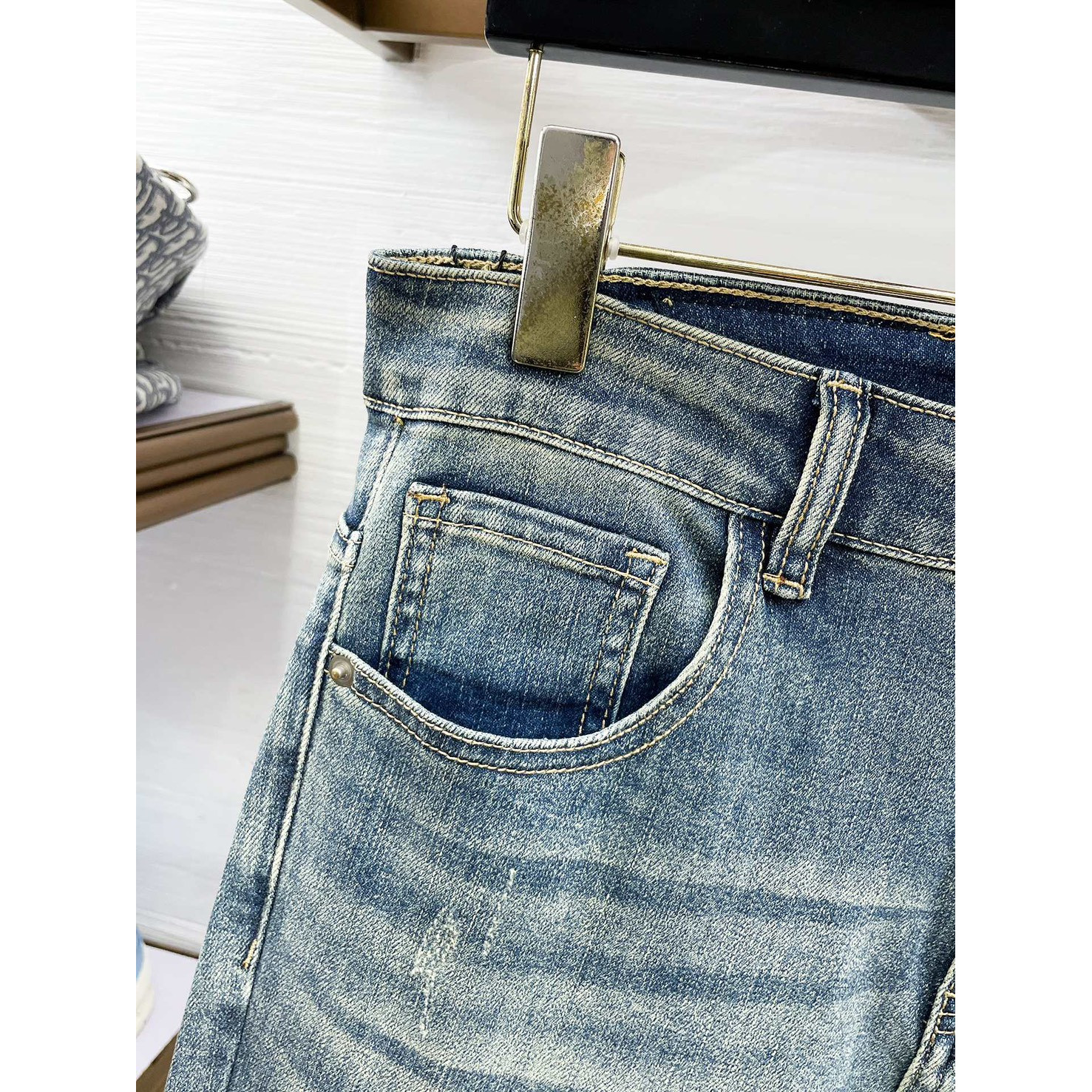 <p>D&amp;G&nbsp;高品质牛仔裤(淺藍)</p>