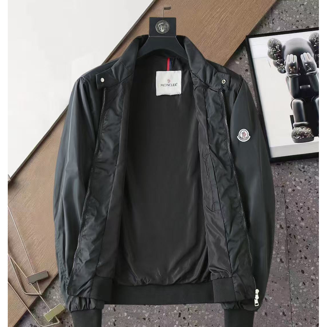 <p>MONCLER 男士夹克外套(黑)</p>