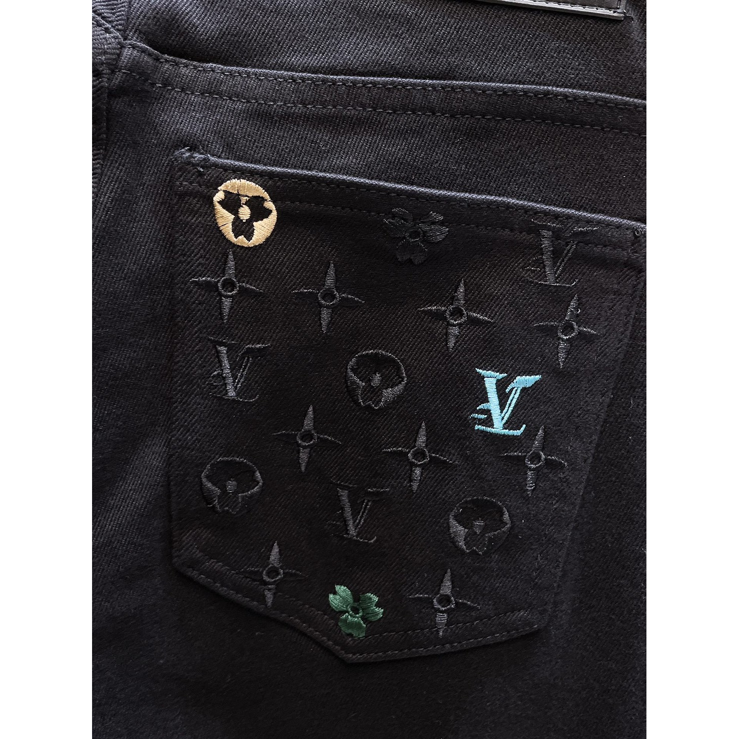 <p>LV 高端牛仔裤(黑)</p>