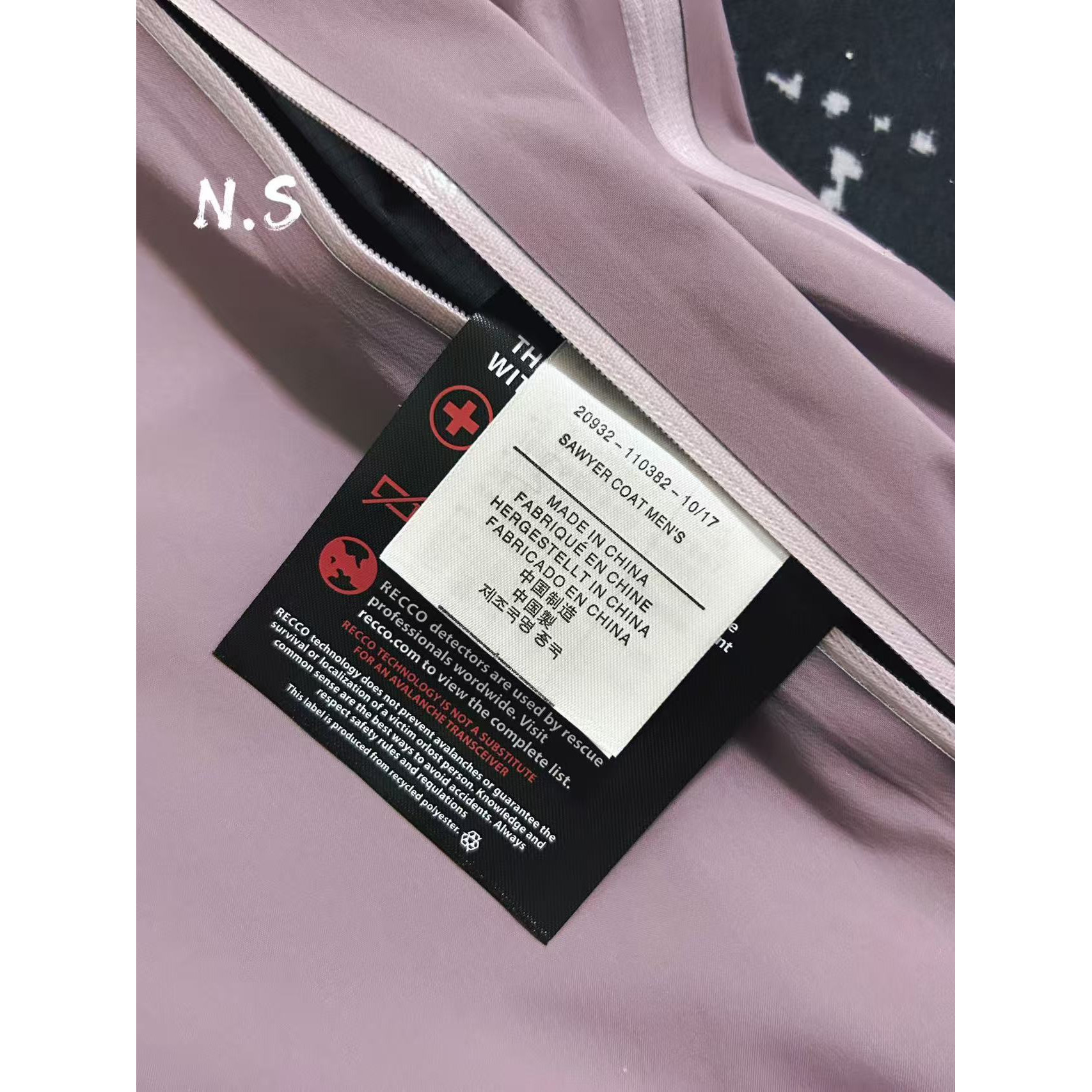 <p>Arc'teryx Beta系列 SL GORE-TEX 硬壳刺绣连帽防水防风透气冲锋衣 (星际紫)</p>