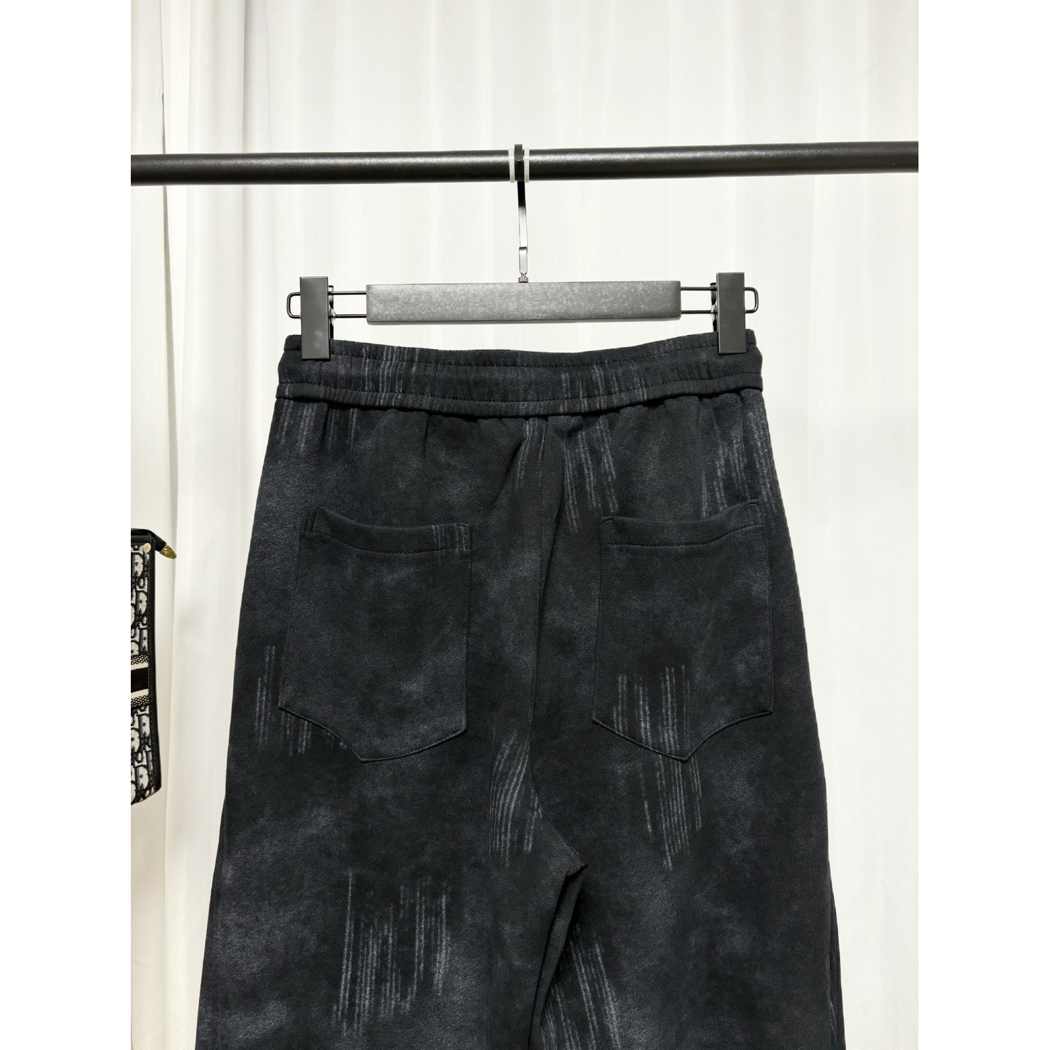 <p>Balenciaga 休闲长裤(黑)</p>
