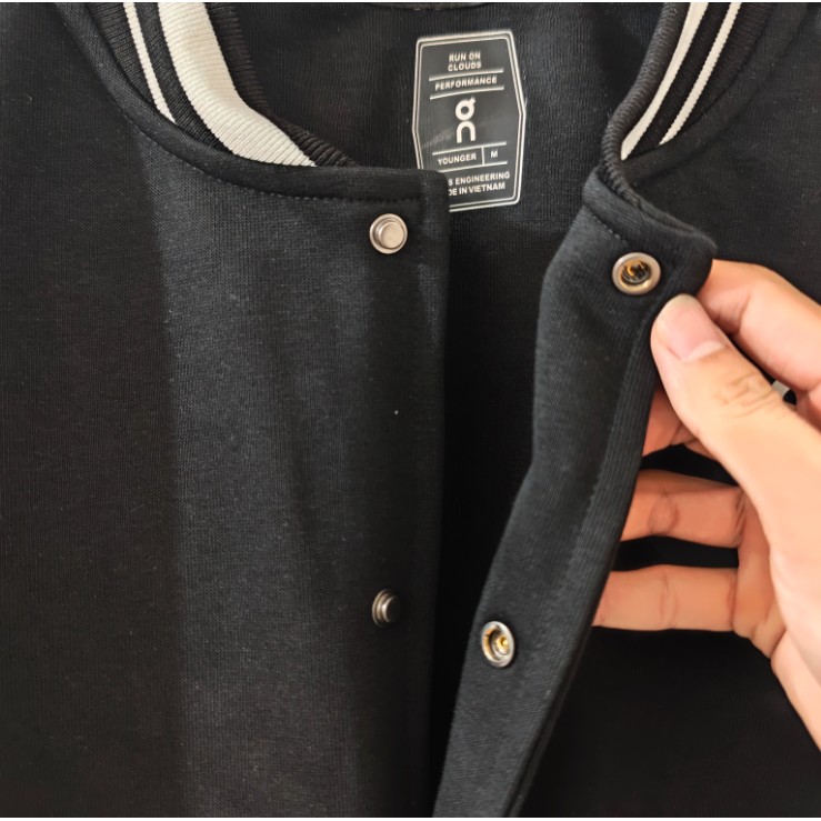 <p>On 長袖棒球服夾克外套(咖啡色)</p>