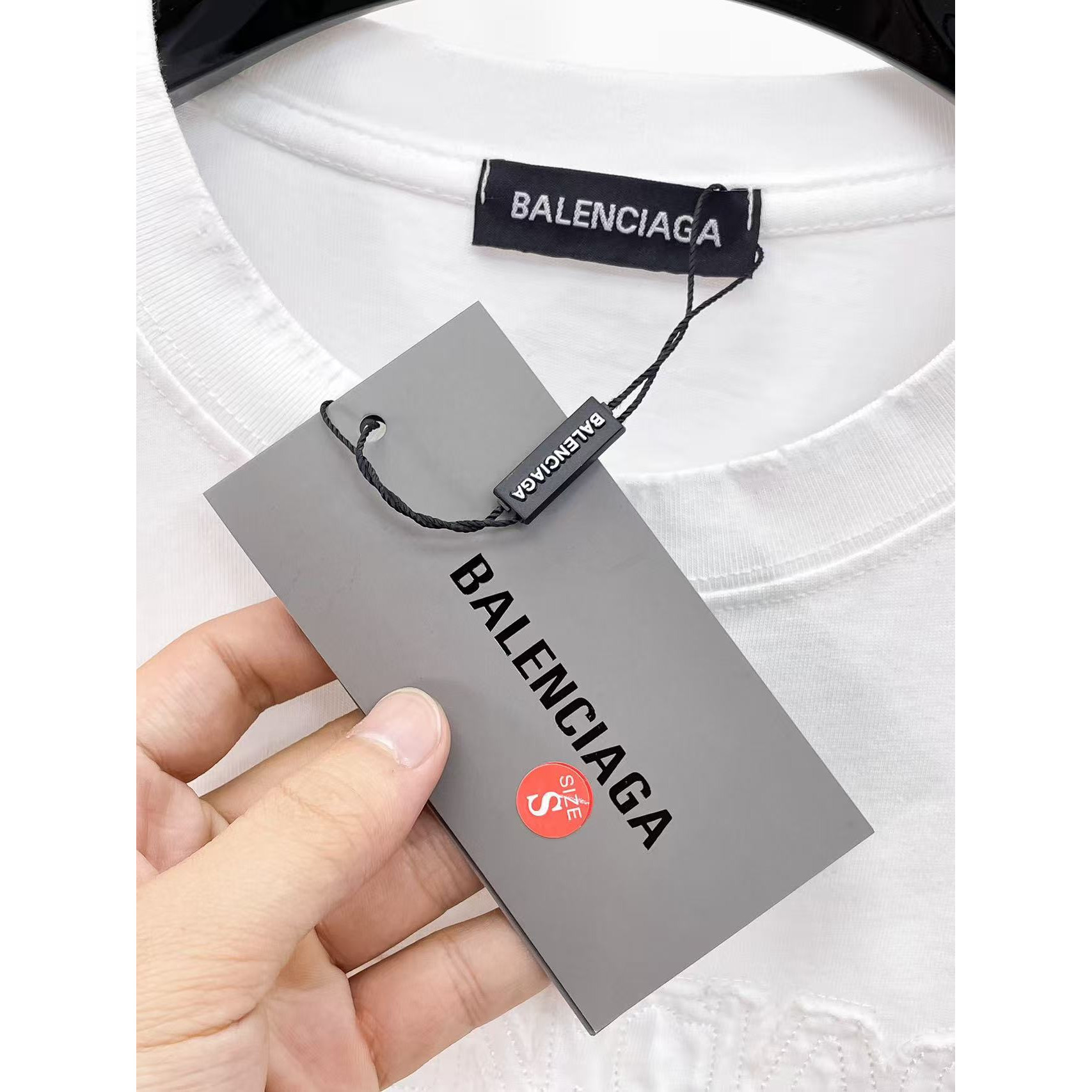 <p>Balenciaga 专柜新款短袖T恤(白)</p>