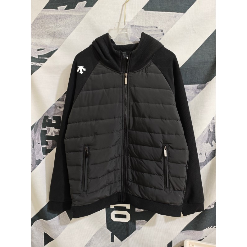 <p>DESCENTE 針織拼接連帽羽絨服(黑)</p>