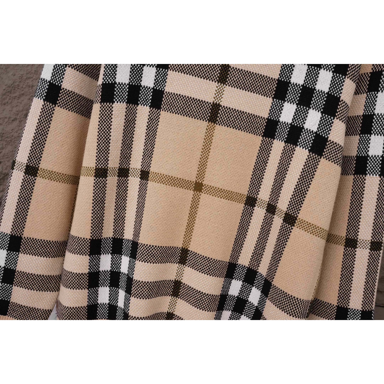 <p>Burberry 圆领针织羊毛衫(X24)</p>