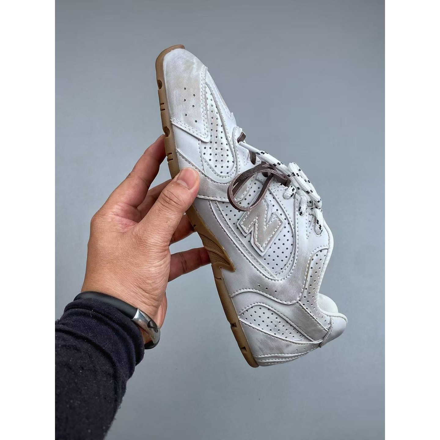 <p>MiuMiu x New Balance 联名款 德训鞋(白)&nbsp;</p>