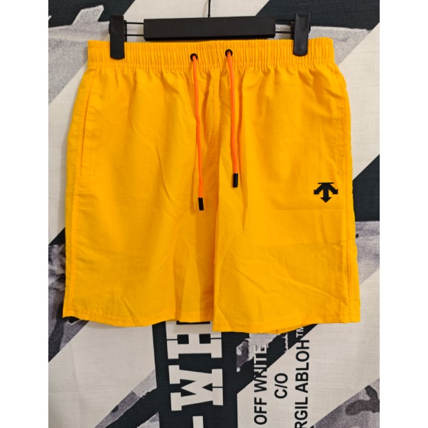 <p>DESCENTE 速乾沙灘短褲(黃)</p>