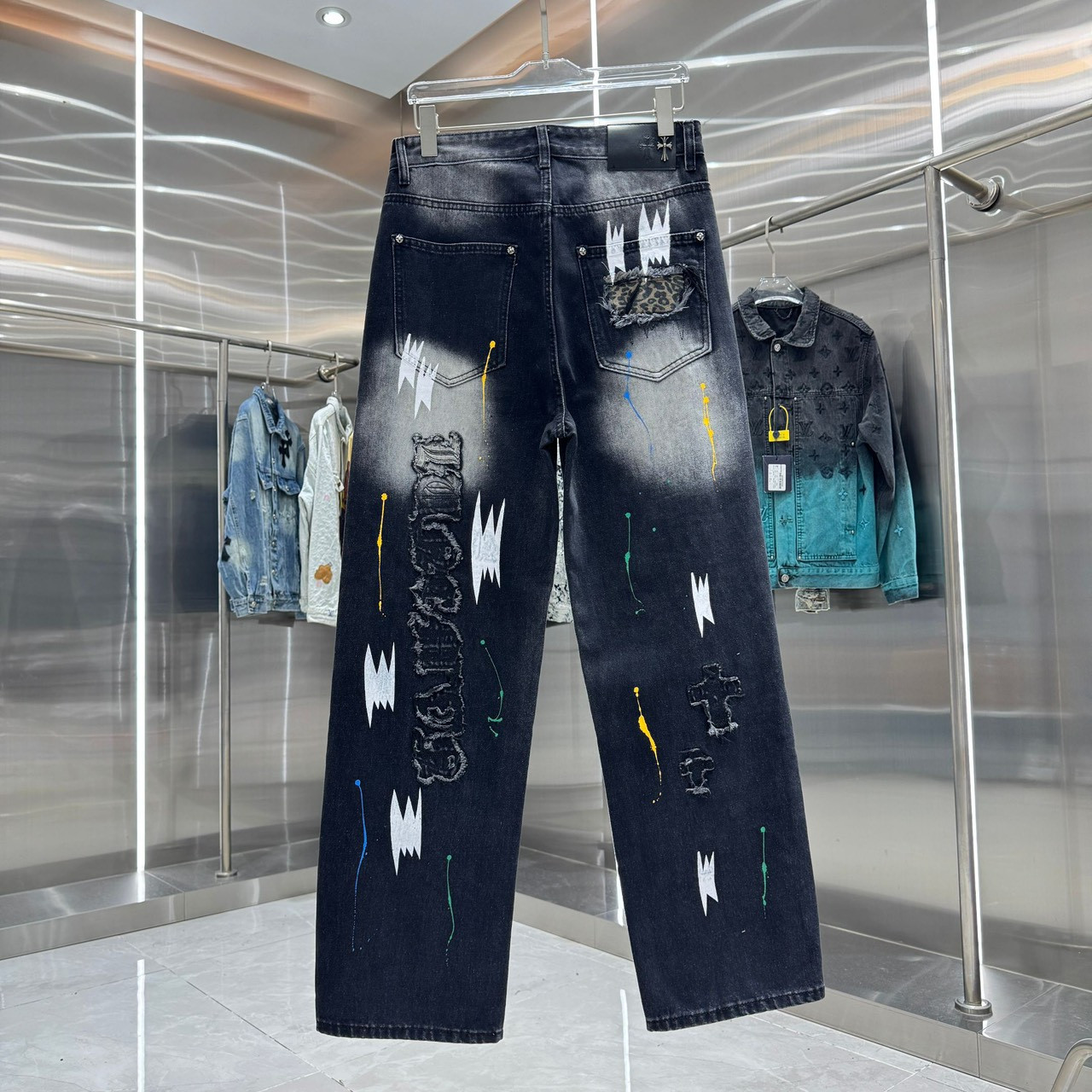 <p>CHROME HEARTS 十字架磨破牛仔裤(黑)</p>