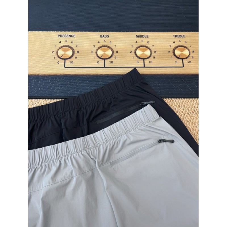<p>DESCENTE 五分運動短褲</p>