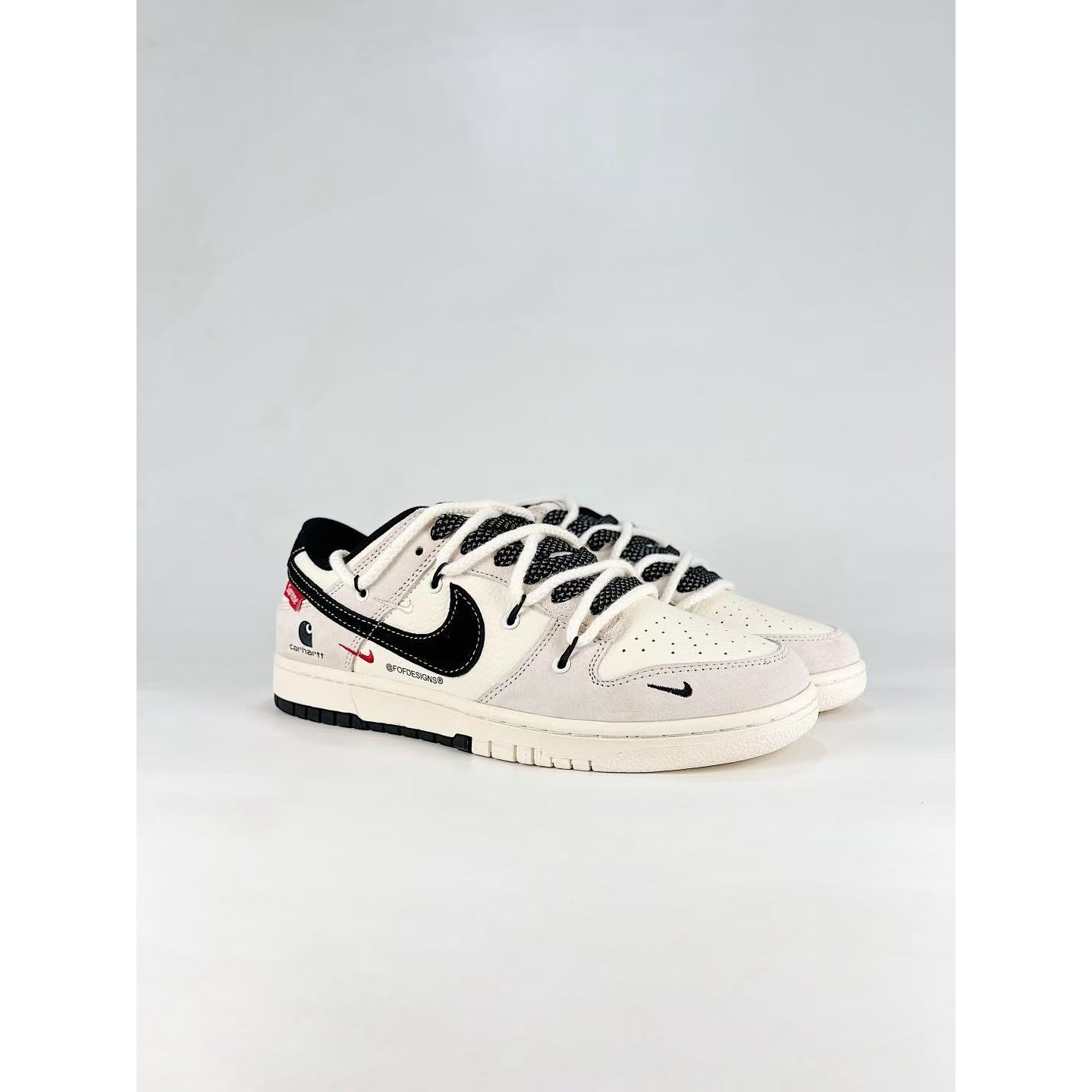 <p>NIKE DUNK SB LOW 全新配色&nbsp;</p>
