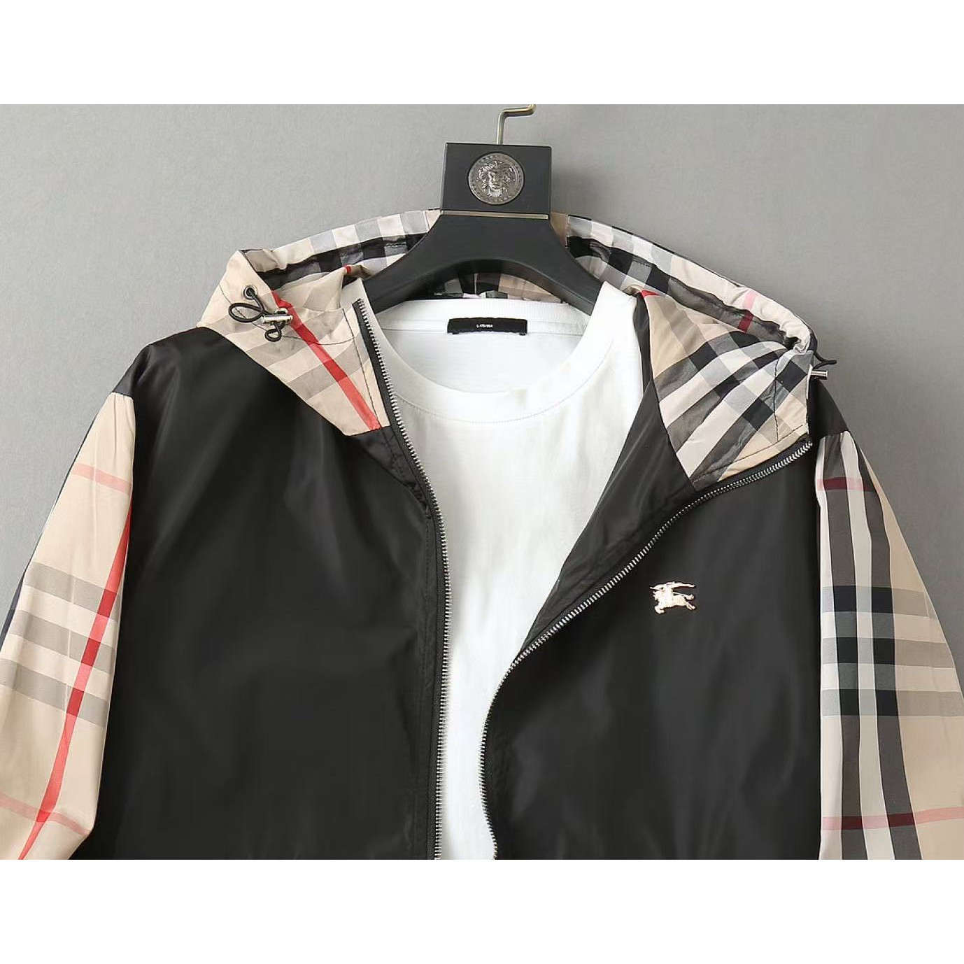 <p>BURBERRY 男士夹克外套(卡其)</p>