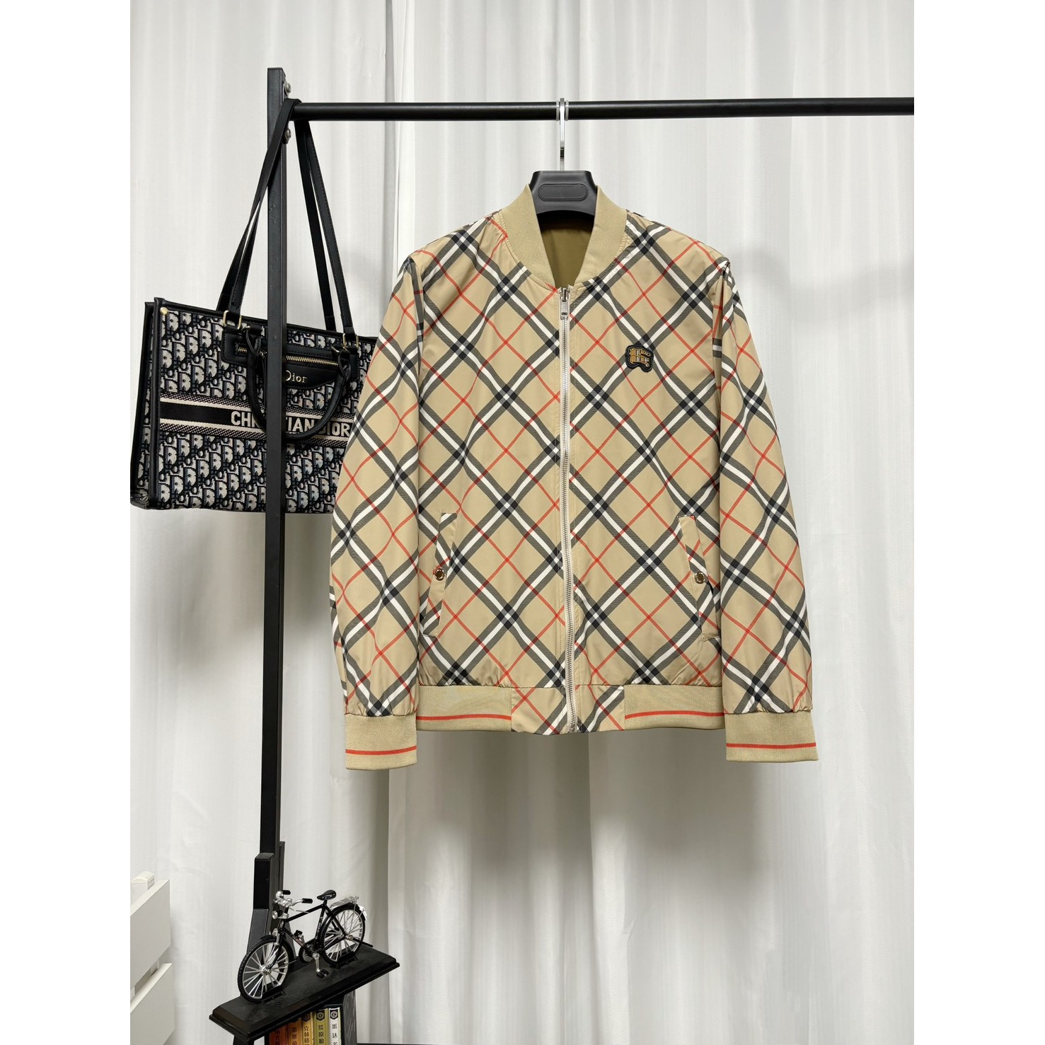 <p>Burberry 双面穿夹克外套</p>