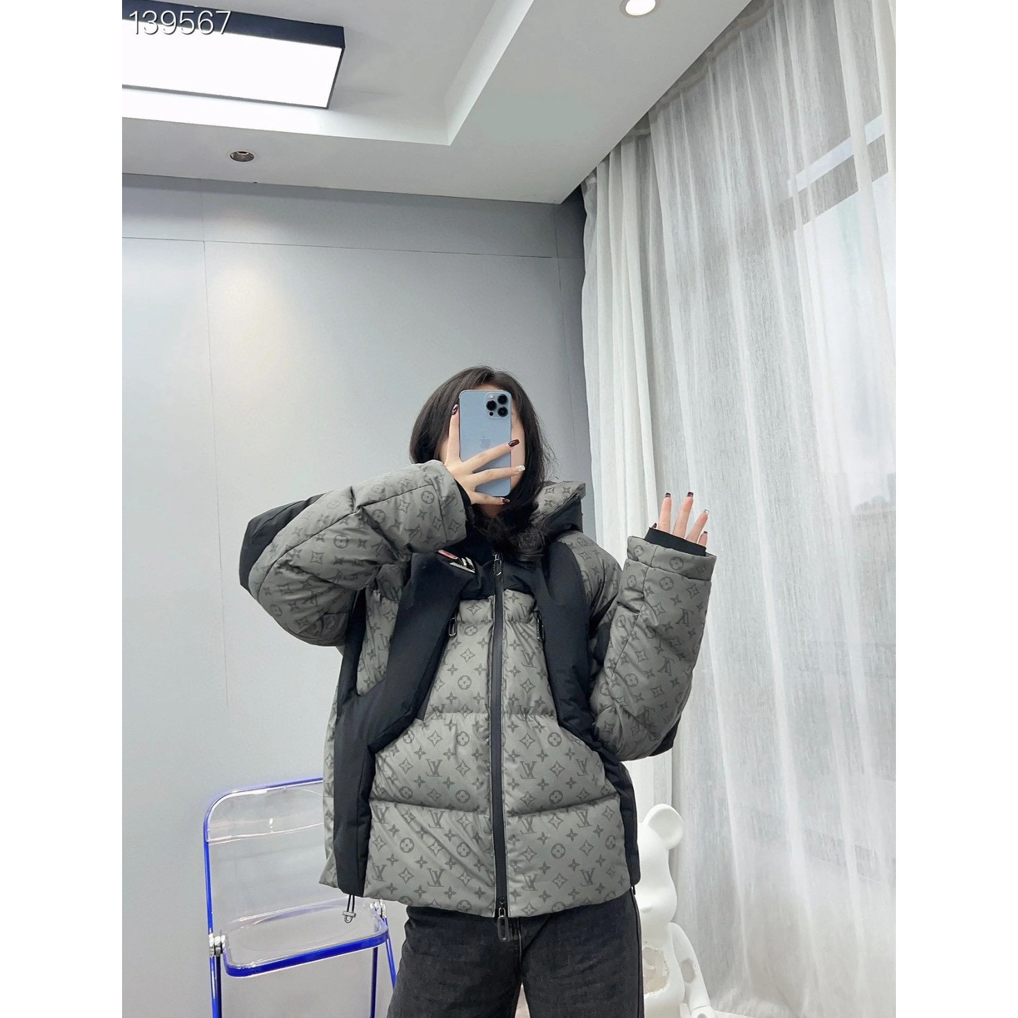 <p>LV 温感变色黑科技羽绒服</p>