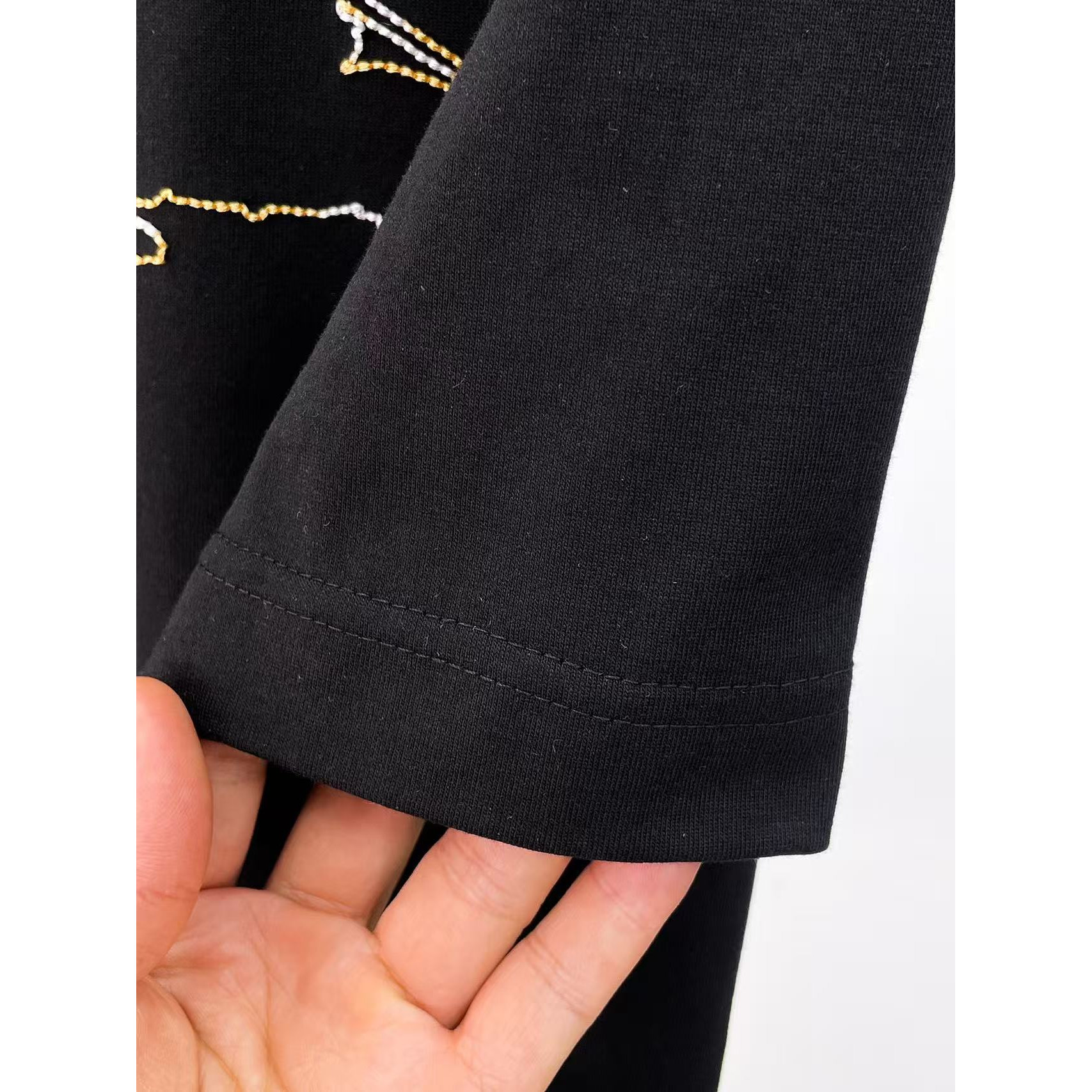 <p>BURBERRY&nbsp;专柜新款短袖T恤(黑)</p>