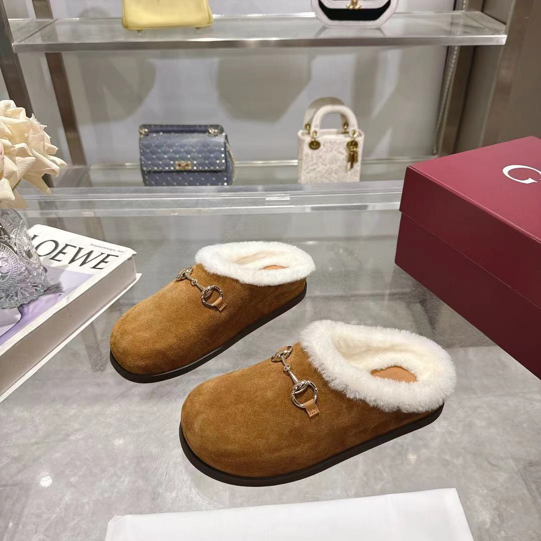 <p>GUCCI 穆勒羊毛拖鞋</p>