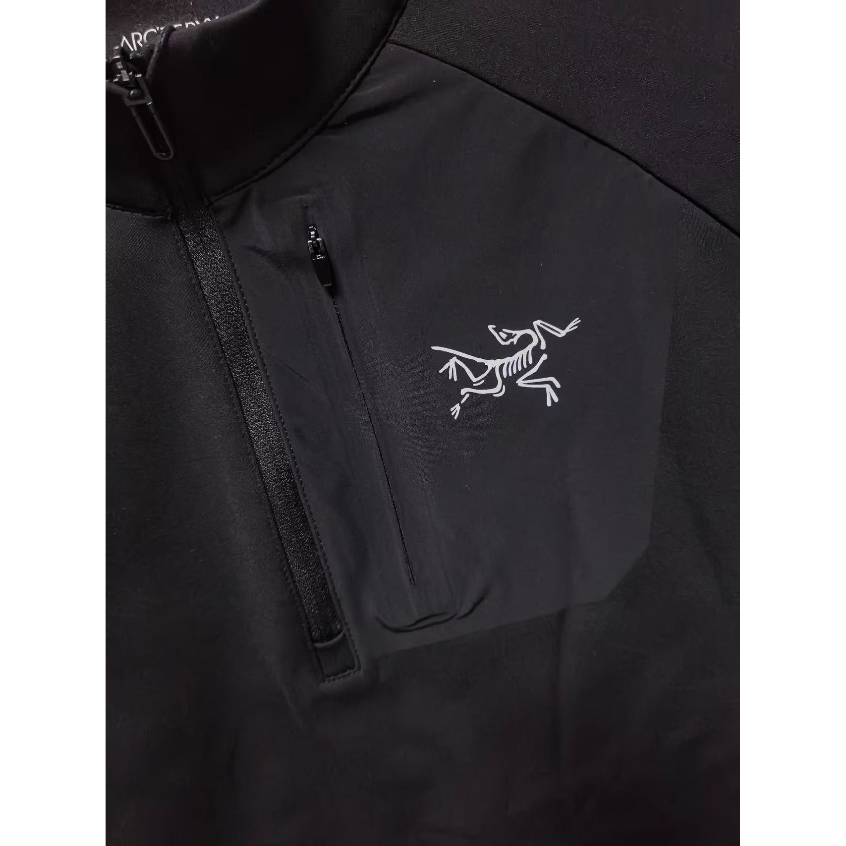 <p>Arc'teryx 半拉链口袋长袖打底(黑)</p>