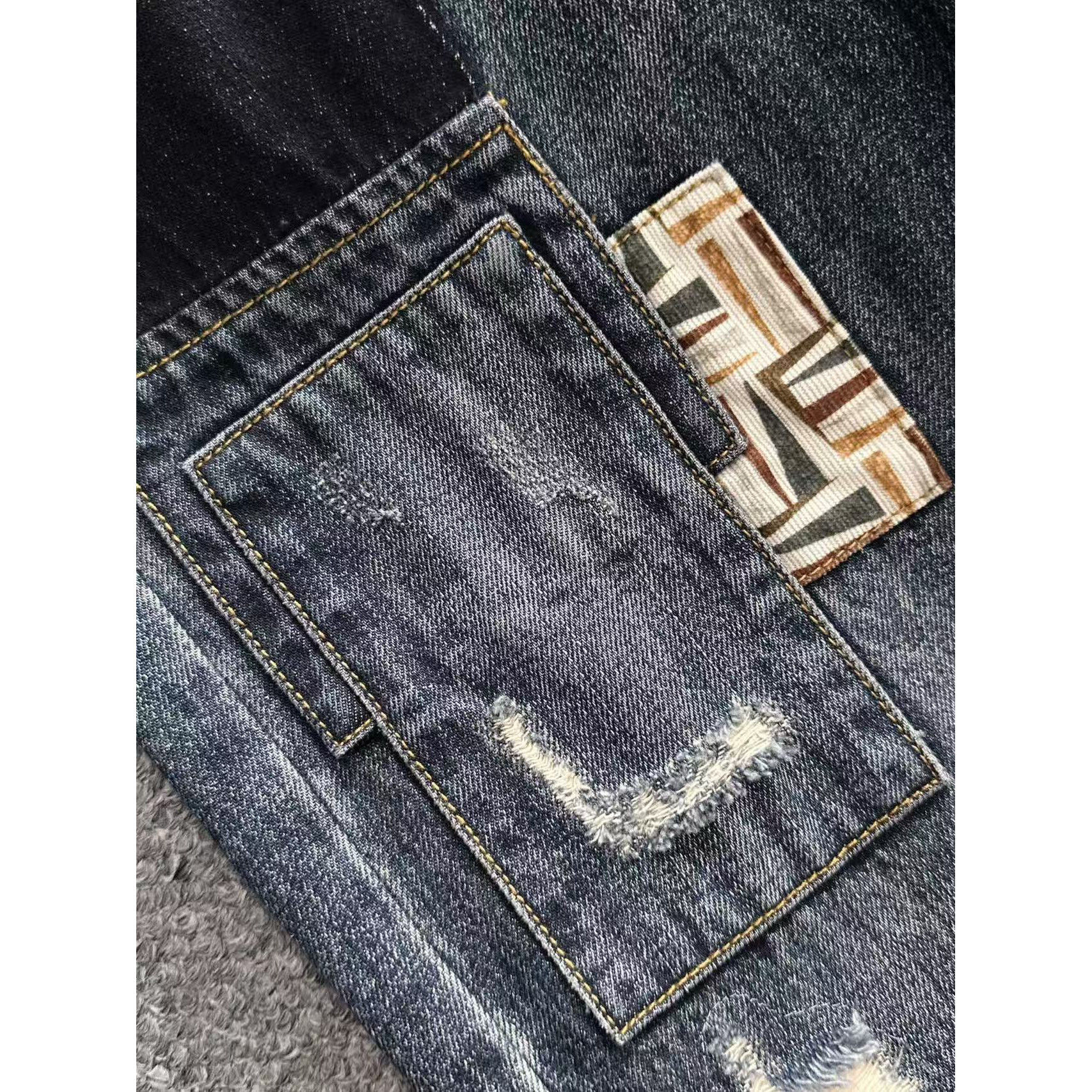 <p>FENDI&nbsp;四季款经典牛仔裤直筒长裤(藍)</p>