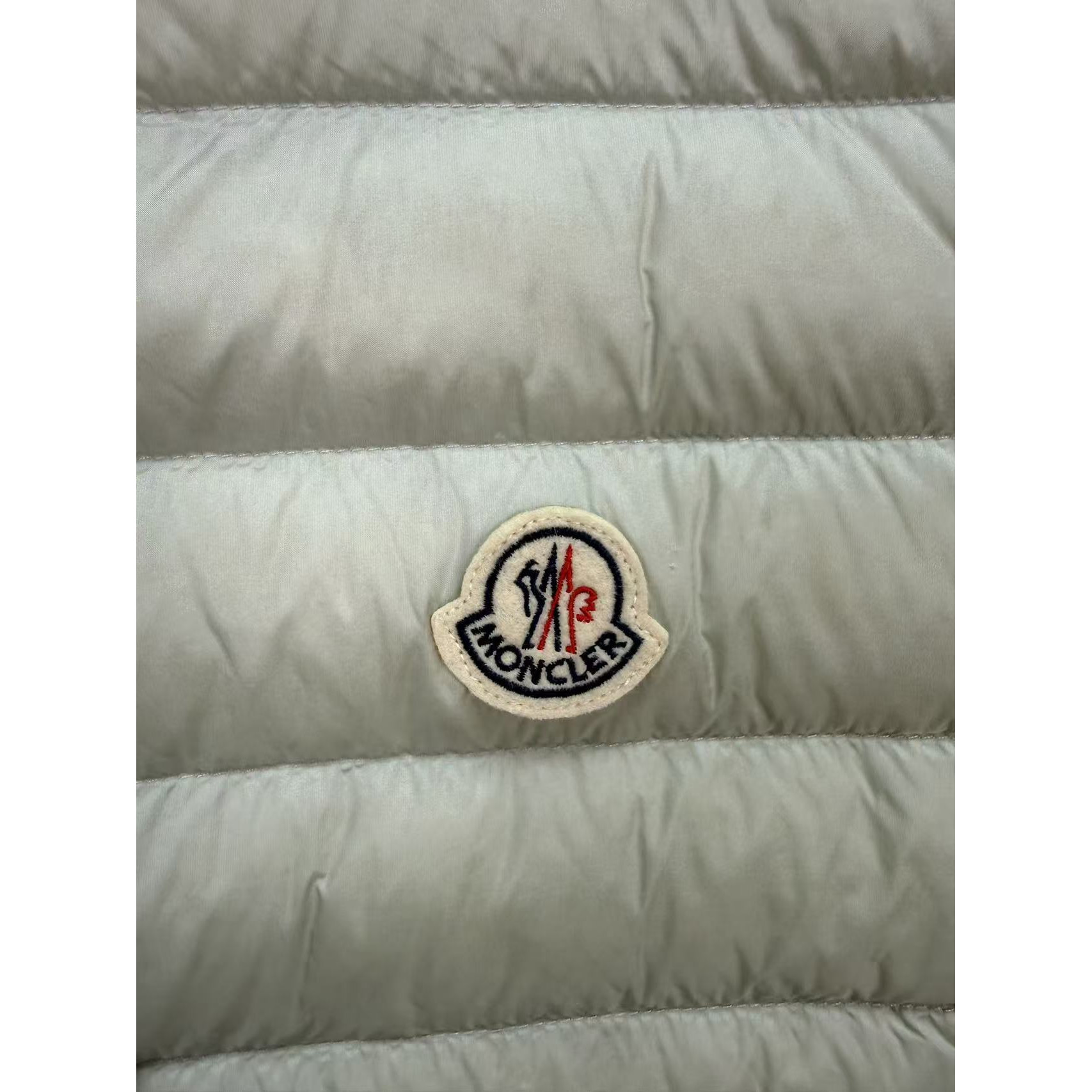<p>Moncler Liane女士立领羽绒服(綠)</p>