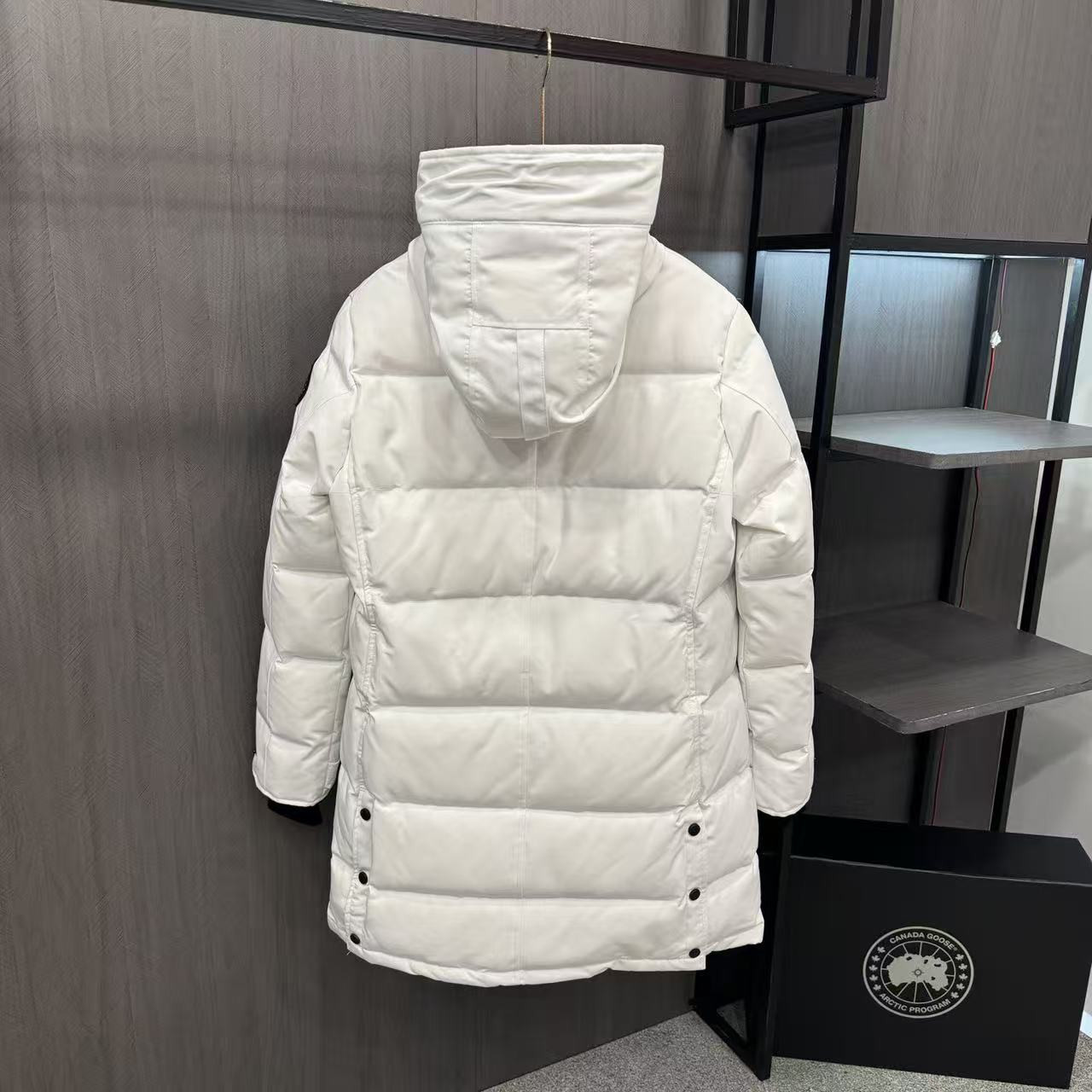 <p>Canada Goose Shelburn*派克大衣羽绒服(純白黑標)</p>