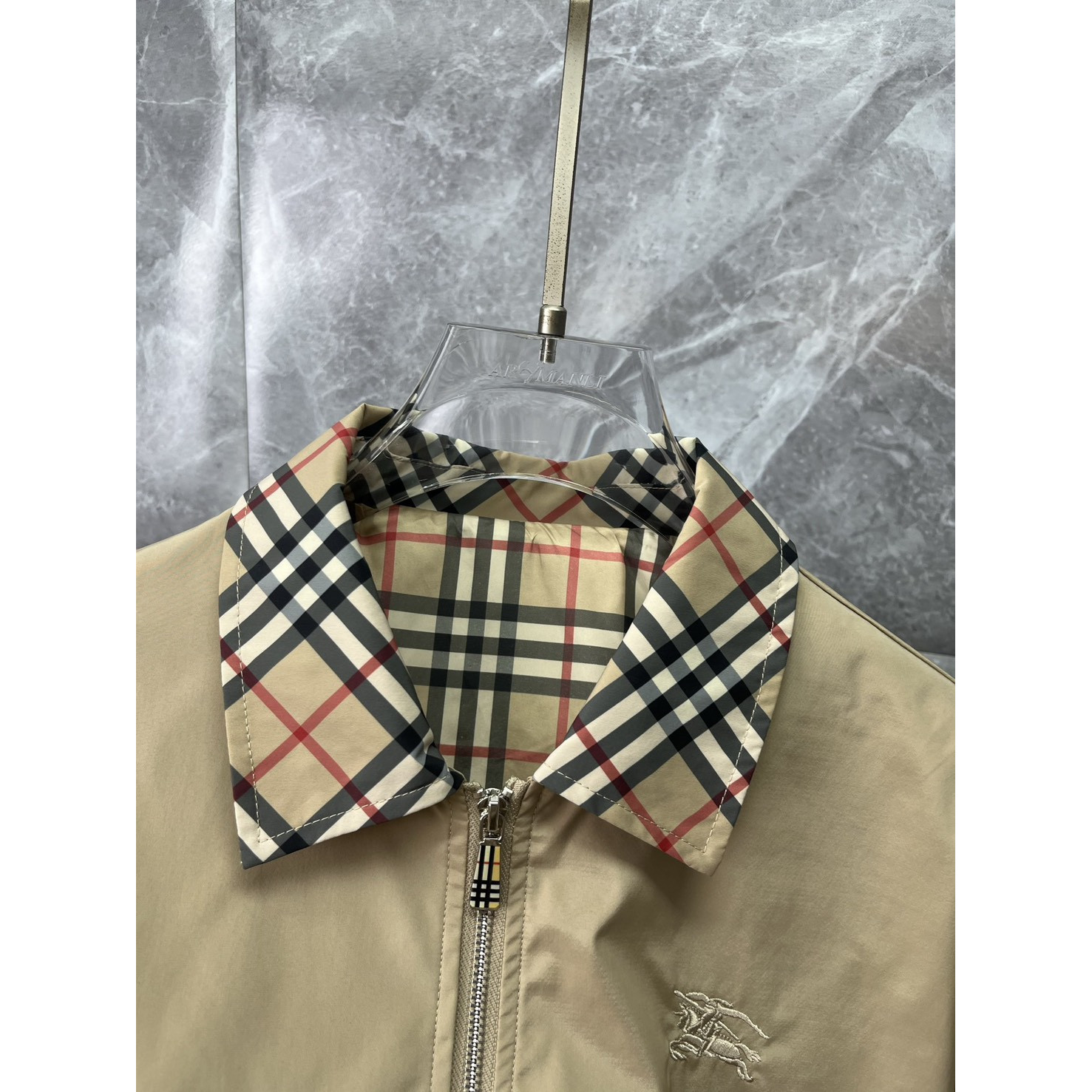 <p>BURBERRY 翻领夹克外套(卡其)</p>