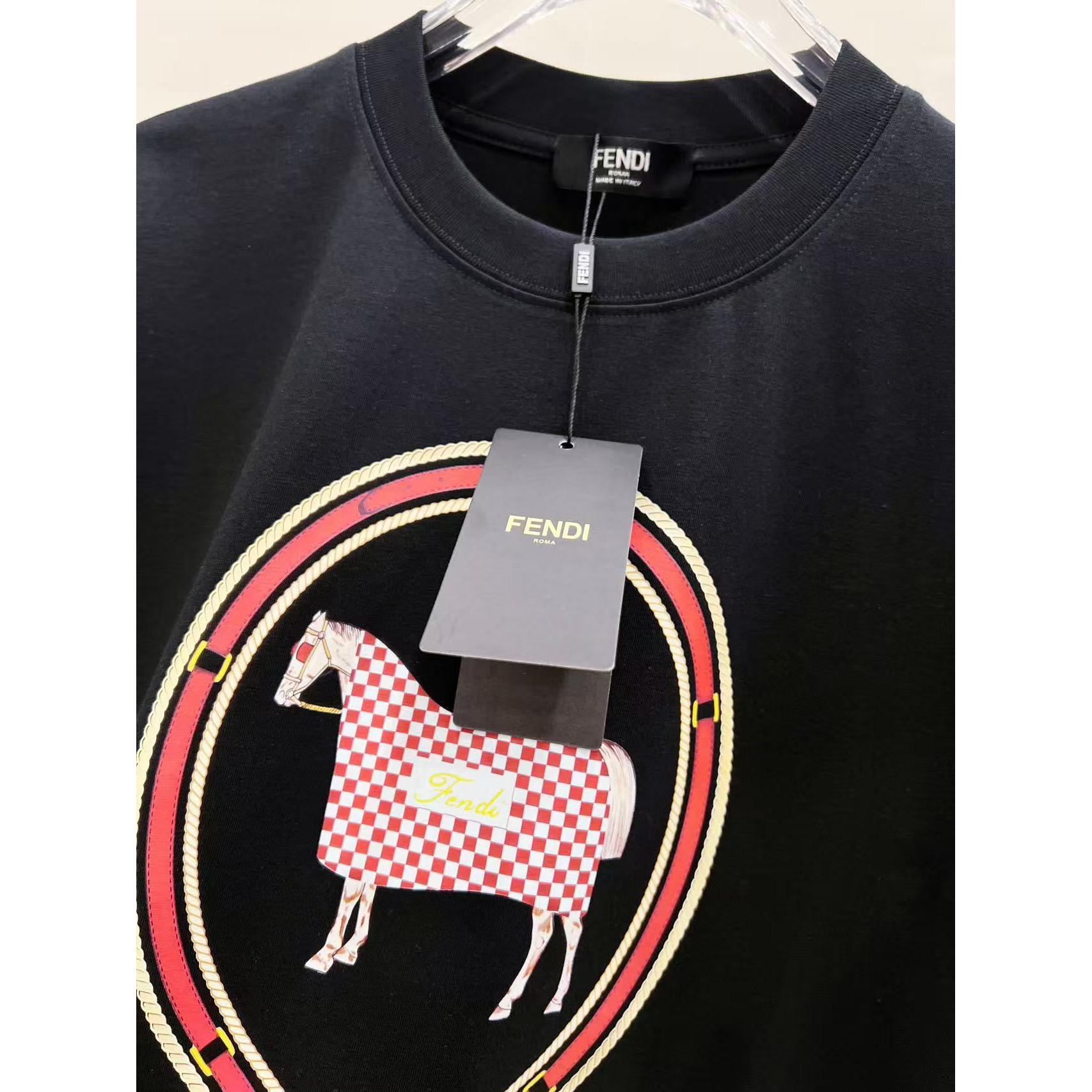 <p>Fendi 印花Logo短袖(黑)</p>