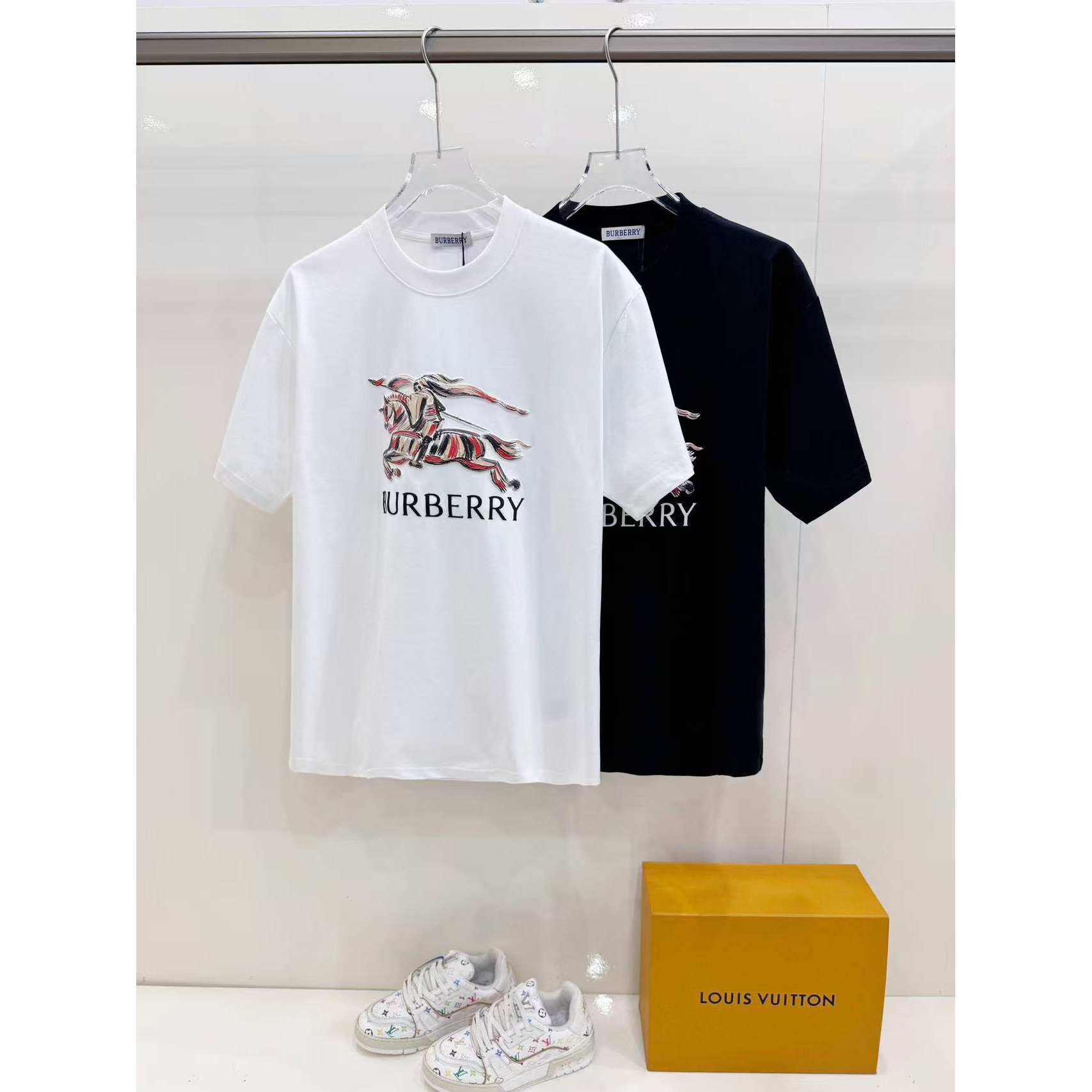 <p>&nbsp;BURBERRY 战马字母短袖t恤(白)&nbsp;</p>
