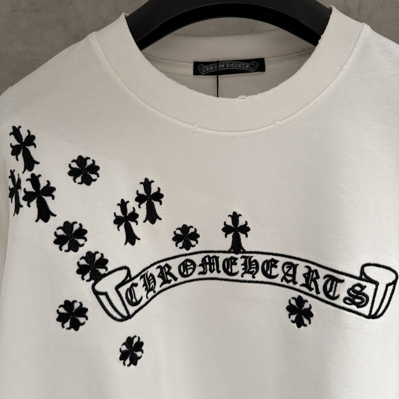 <p>CHROME HEARTS 长袖T恤(白B23)</p>