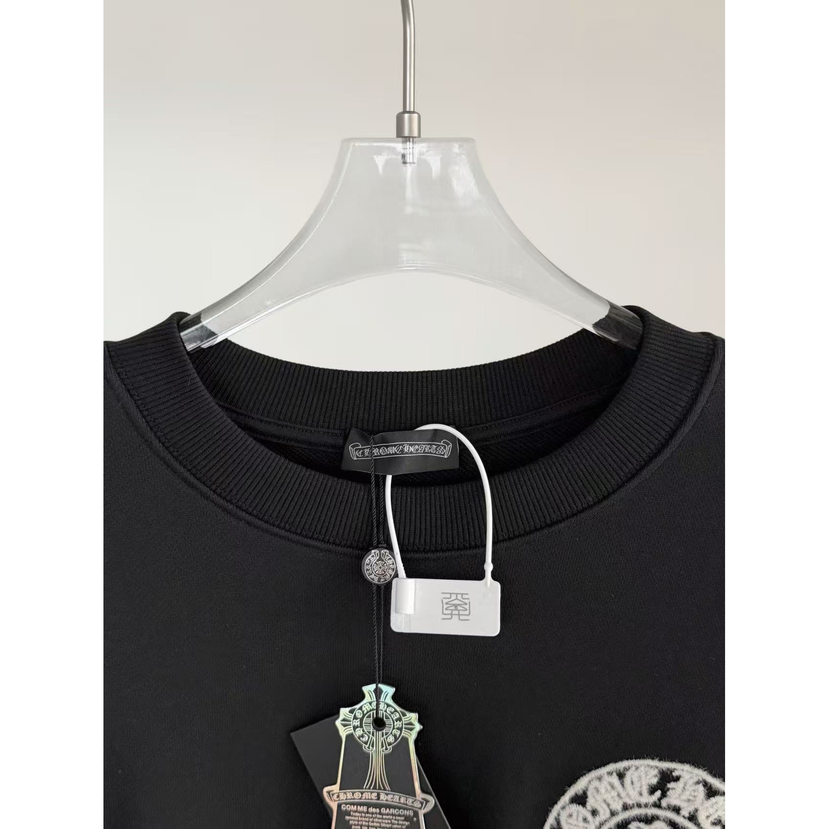 <p>CHROME HEARTS&nbsp;圆领卫衣(黑)</p>