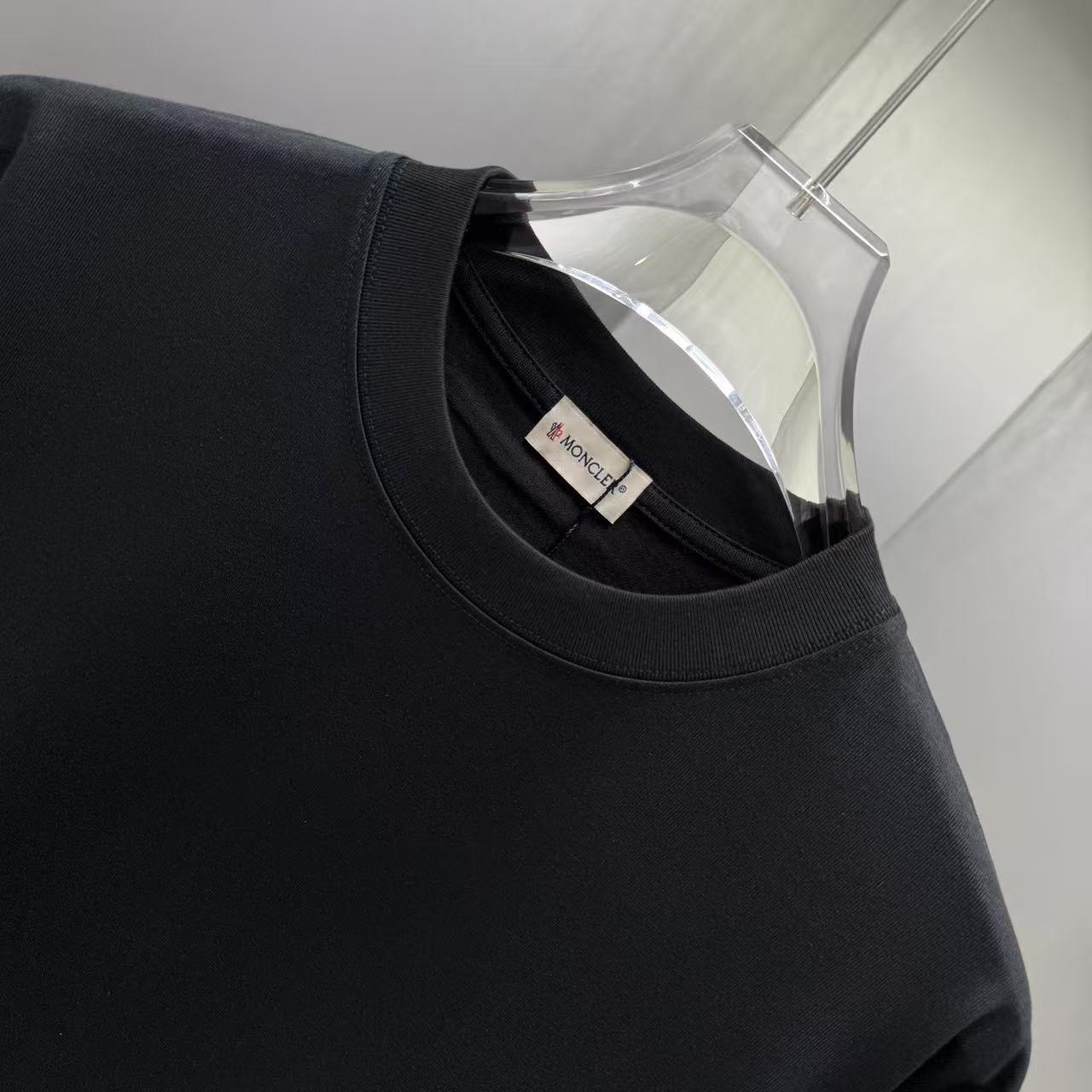 <p>Moncler 短袖T恤(黑)</p>