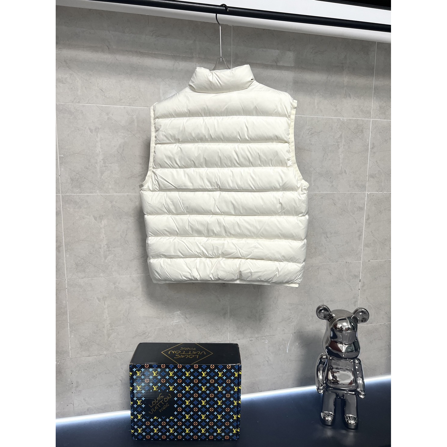 <p>Moncler 情侣款羽绒服 (白Y24)</p>