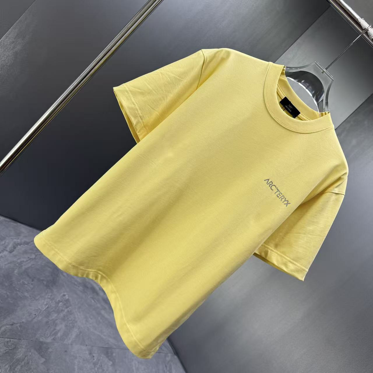 <p>Arc'teryx 短袖T恤(黃)</p>