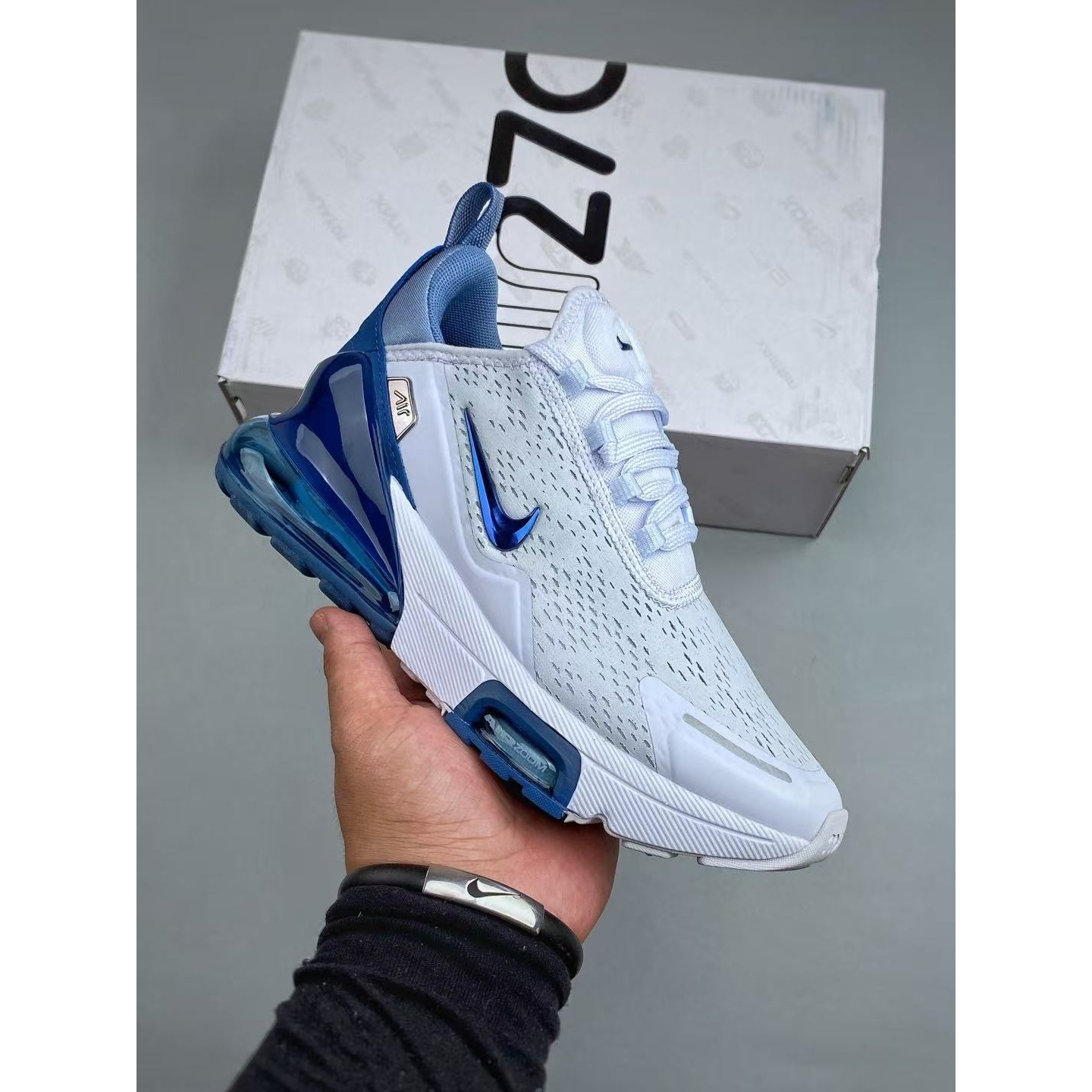 <p>Nike AIR MAX 270 PREMIUM 气垫休闲跑鞋(白藍)</p>