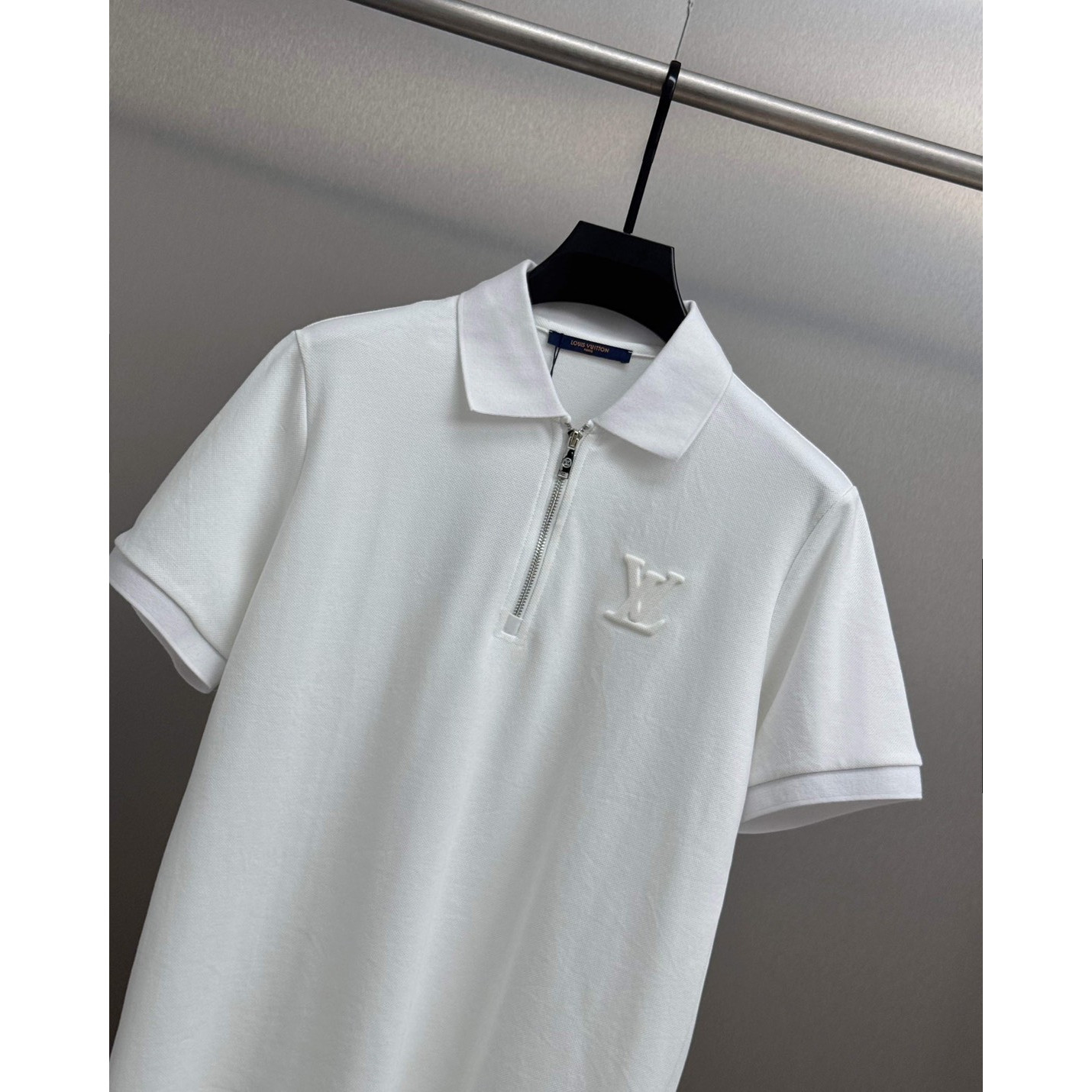 <p>LV&nbsp;短袖翻领polo衫(白)</p>